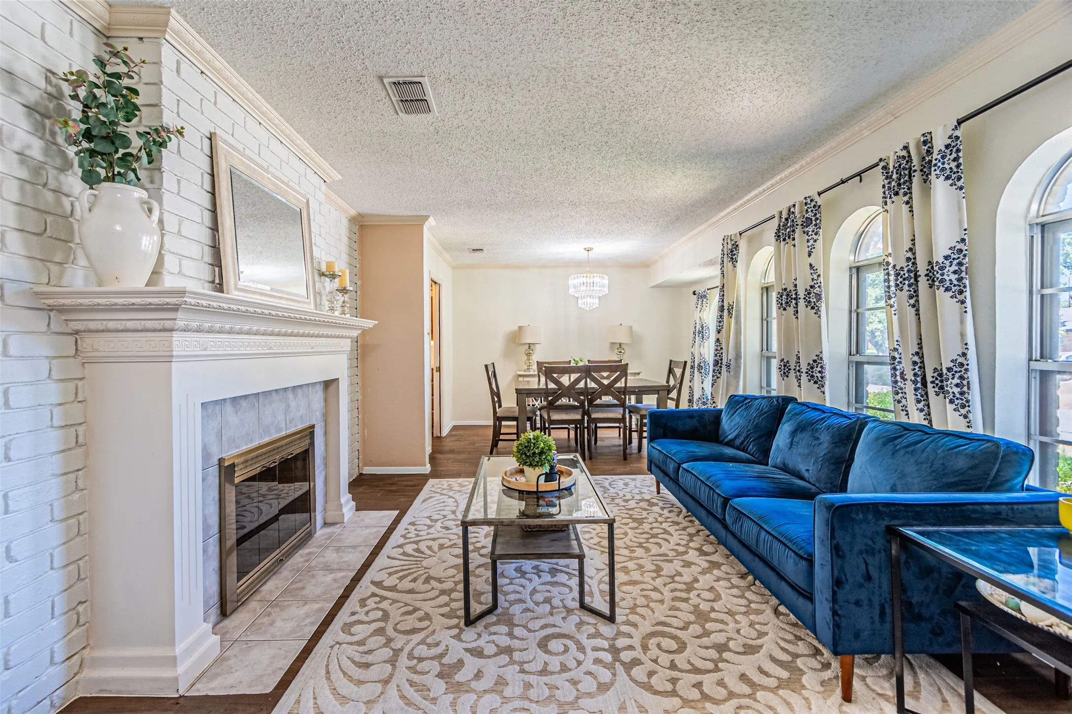 Single Family Residence For Sale in Tarrant County , 4117 Aragon Drive, Fort Worth, Texas 76133, 4 Bedroom, 2 Bathroom, 2 Garage spaces, 2,244 Sqft, built in 1973, mls#21342050, Real Estate Agent in Fort Worth, Homes For Sale in Tarrant county, Homes For Sale in Fort Worth, Realtor in Fort Worth Texas, Real Estate Brokerage Independent Realty Texas, Luminita Cordes Realtor