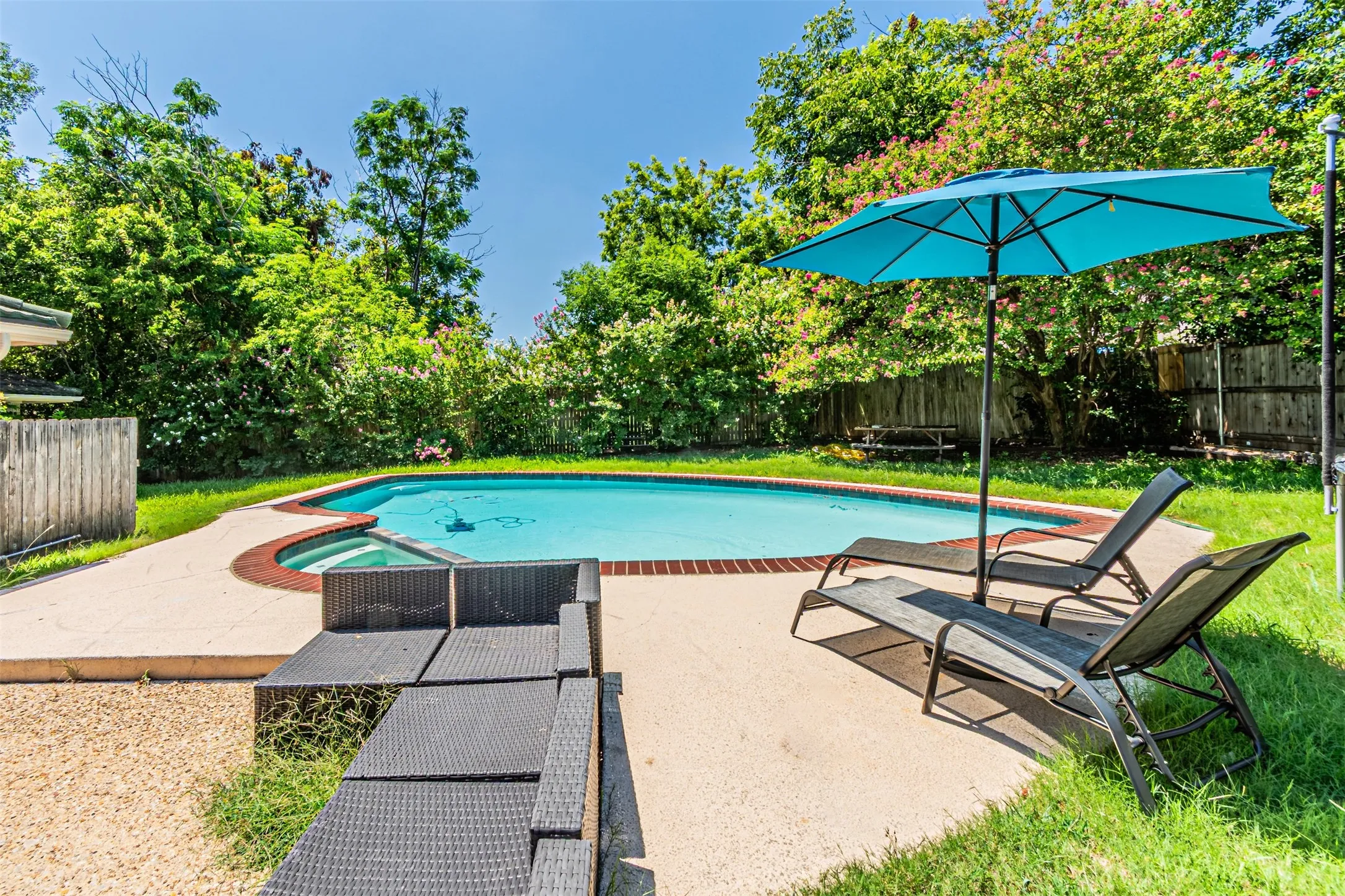 Single Family Residence For Sale in Tarrant County , 4117 Aragon Drive, Fort Worth, Texas 76133, 4 Bedroom, 2 Bathroom, 2 Garage spaces, 2,244 Sqft, built in 1973, mls#21342050, Real Estate Agent in Fort Worth, Homes For Sale in Tarrant county, Homes For Sale in Fort Worth, Realtor in Fort Worth Texas, Real Estate Brokerage Independent Realty Texas, Luminita Cordes Realtor
