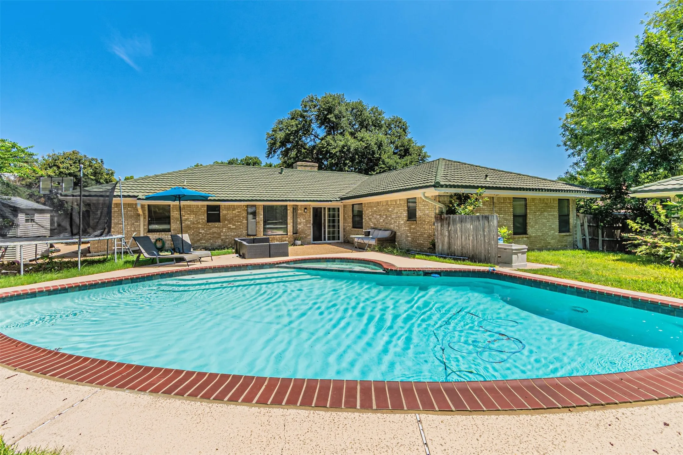 Single Family Residence For Sale in Tarrant County , 4117 Aragon Drive, Fort Worth, Texas 76133, 4 Bedroom, 2 Bathroom, 2 Garage spaces, 2,244 Sqft, built in 1973, mls#21342050, Real Estate Agent in Fort Worth, Homes For Sale in Tarrant county, Homes For Sale in Fort Worth, Realtor in Fort Worth Texas, Real Estate Brokerage Independent Realty Texas, Luminita Cordes Realtor