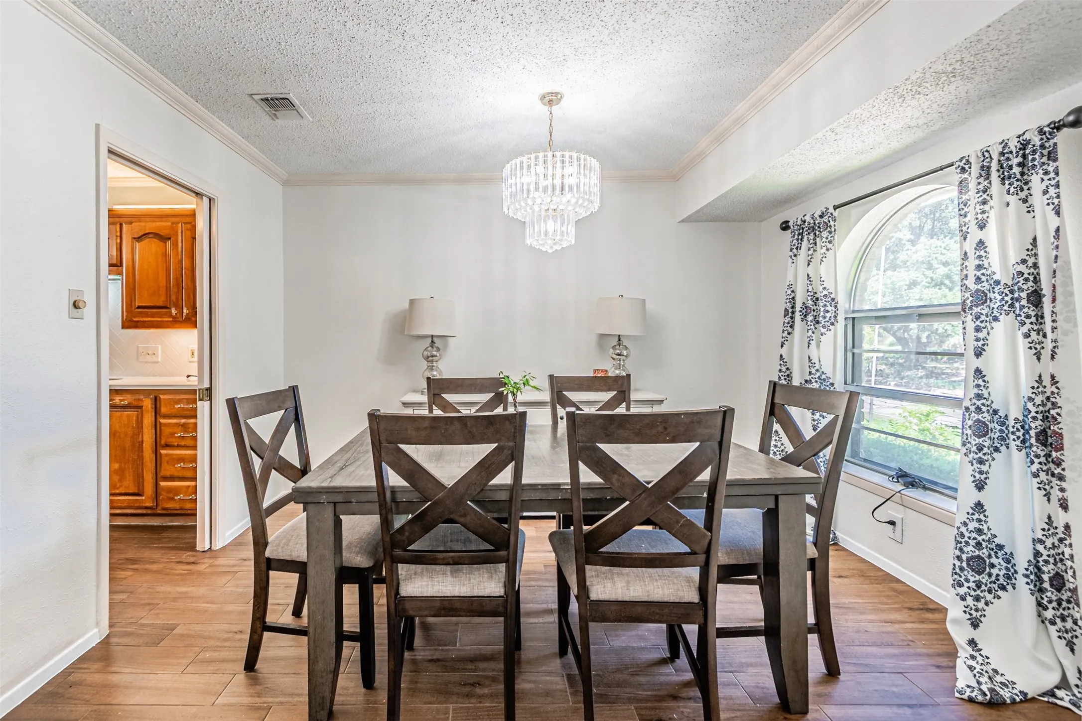 Single Family Residence For Sale in Tarrant County , 4117 Aragon Drive, Fort Worth, Texas 76133, 4 Bedroom, 2 Bathroom, 2 Garage spaces, 2,244 Sqft, built in 1973, mls#21342050, Real Estate Agent in Fort Worth, Homes For Sale in Tarrant county, Homes For Sale in Fort Worth, Realtor in Fort Worth Texas, Real Estate Brokerage Independent Realty Texas, Luminita Cordes Realtor