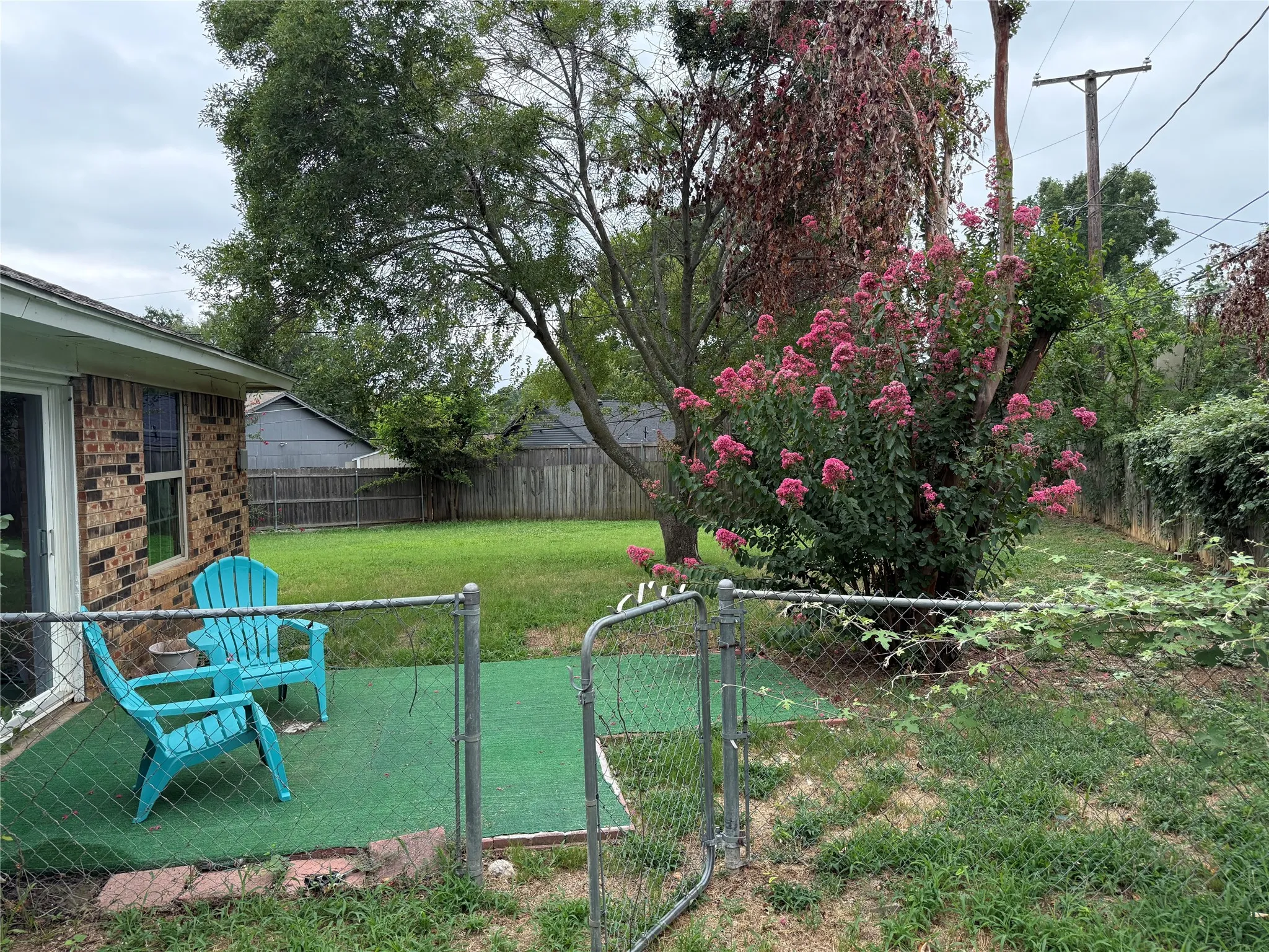 Single Family Residence For Sale in Tarrant County , 4608 Elm Tree Court, Arlington, Texas 76017, 3 Bedroom, 2 Bathroom, 2 Garage spaces, 1,550 Sqft, built in 1982, mls#21341458, Real Estate Agent in Arlington, Homes For Sale in Tarrant county, Homes For Sale in Arlington, Realtor in Arlington Texas, Real Estate Brokerage Independent Realty Texas, Luminita Cordes Realtor