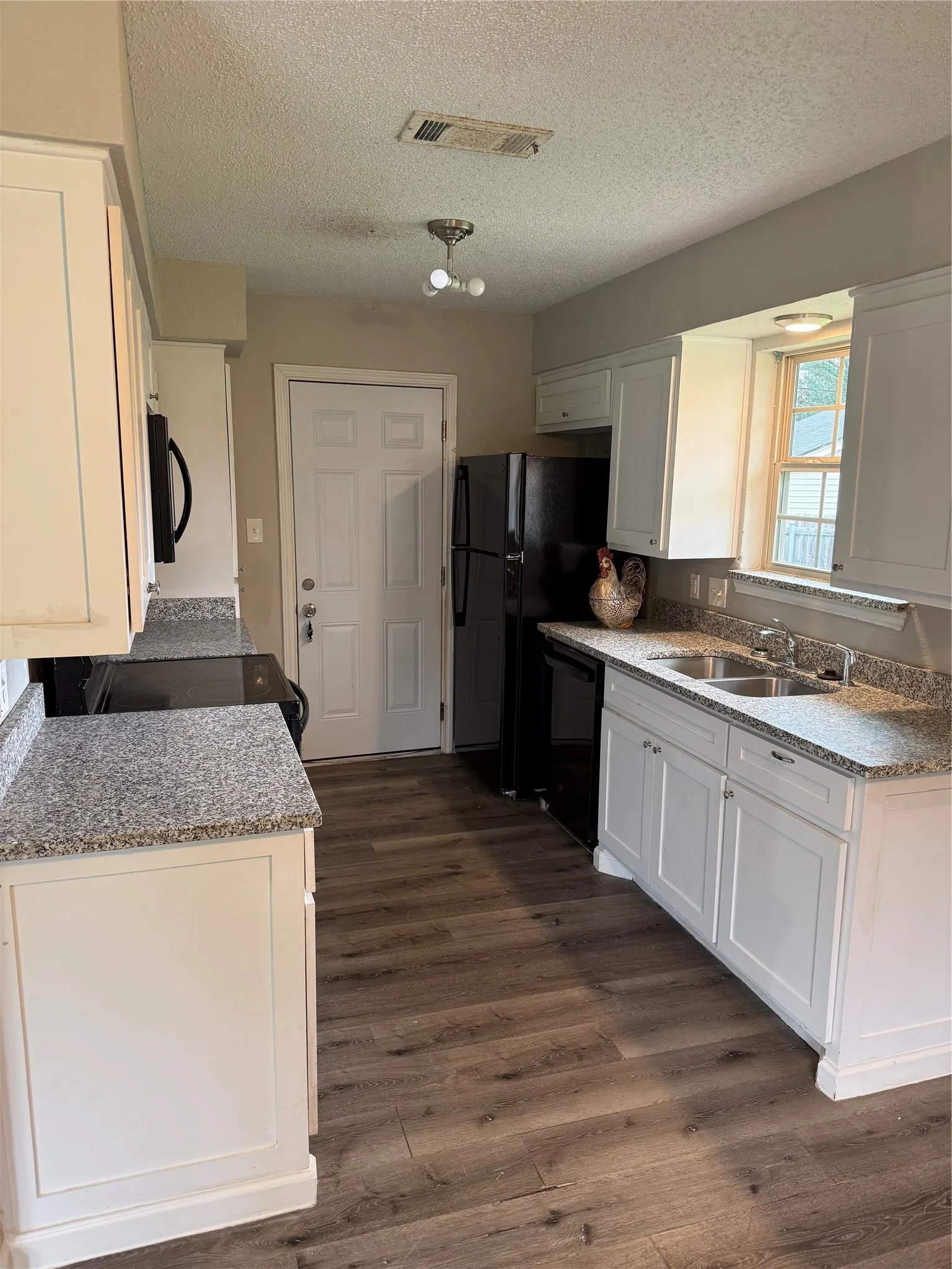 Single Family Residence For Sale in Tarrant County , 4608 Elm Tree Court, Arlington, Texas 76017, 3 Bedroom, 2 Bathroom, 2 Garage spaces, 1,550 Sqft, built in 1982, mls#21341458, Real Estate Agent in Arlington, Homes For Sale in Tarrant county, Homes For Sale in Arlington, Realtor in Arlington Texas, Real Estate Brokerage Independent Realty Texas, Luminita Cordes Realtor