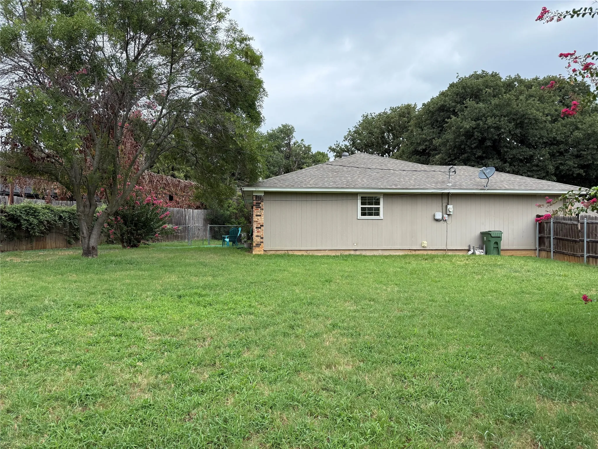 Single Family Residence For Sale in Tarrant County , 4608 Elm Tree Court, Arlington, Texas 76017, 3 Bedroom, 2 Bathroom, 2 Garage spaces, 1,550 Sqft, built in 1982, mls#21341458, Real Estate Agent in Arlington, Homes For Sale in Tarrant county, Homes For Sale in Arlington, Realtor in Arlington Texas, Real Estate Brokerage Independent Realty Texas, Luminita Cordes Realtor