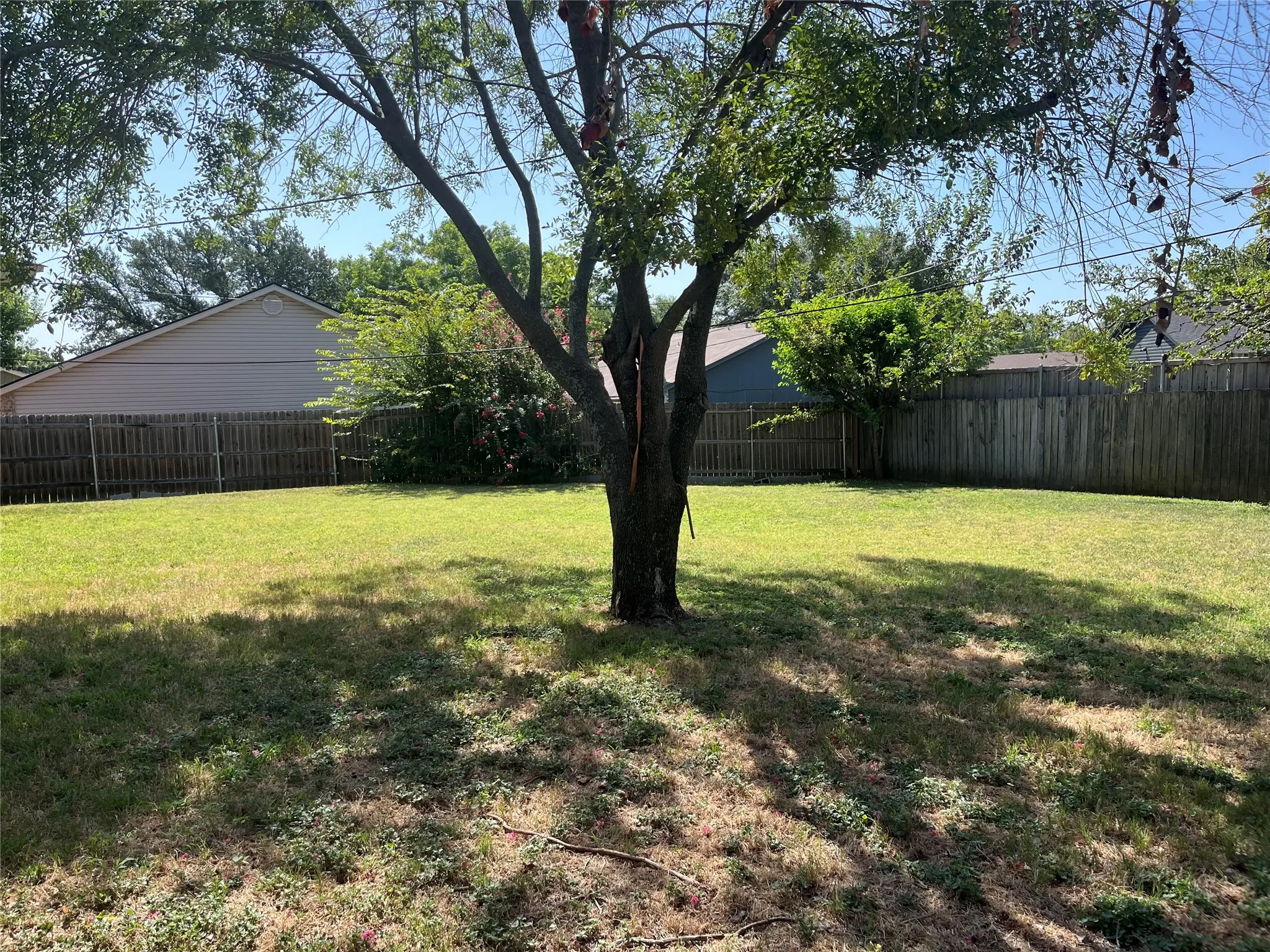 Single Family Residence For Sale in Tarrant County , 4608 Elm Tree Court, Arlington, Texas 76017, 3 Bedroom, 2 Bathroom, 2 Garage spaces, 1,550 Sqft, built in 1982, mls#21341458, Real Estate Agent in Arlington, Homes For Sale in Tarrant county, Homes For Sale in Arlington, Realtor in Arlington Texas, Real Estate Brokerage Independent Realty Texas, Luminita Cordes Realtor