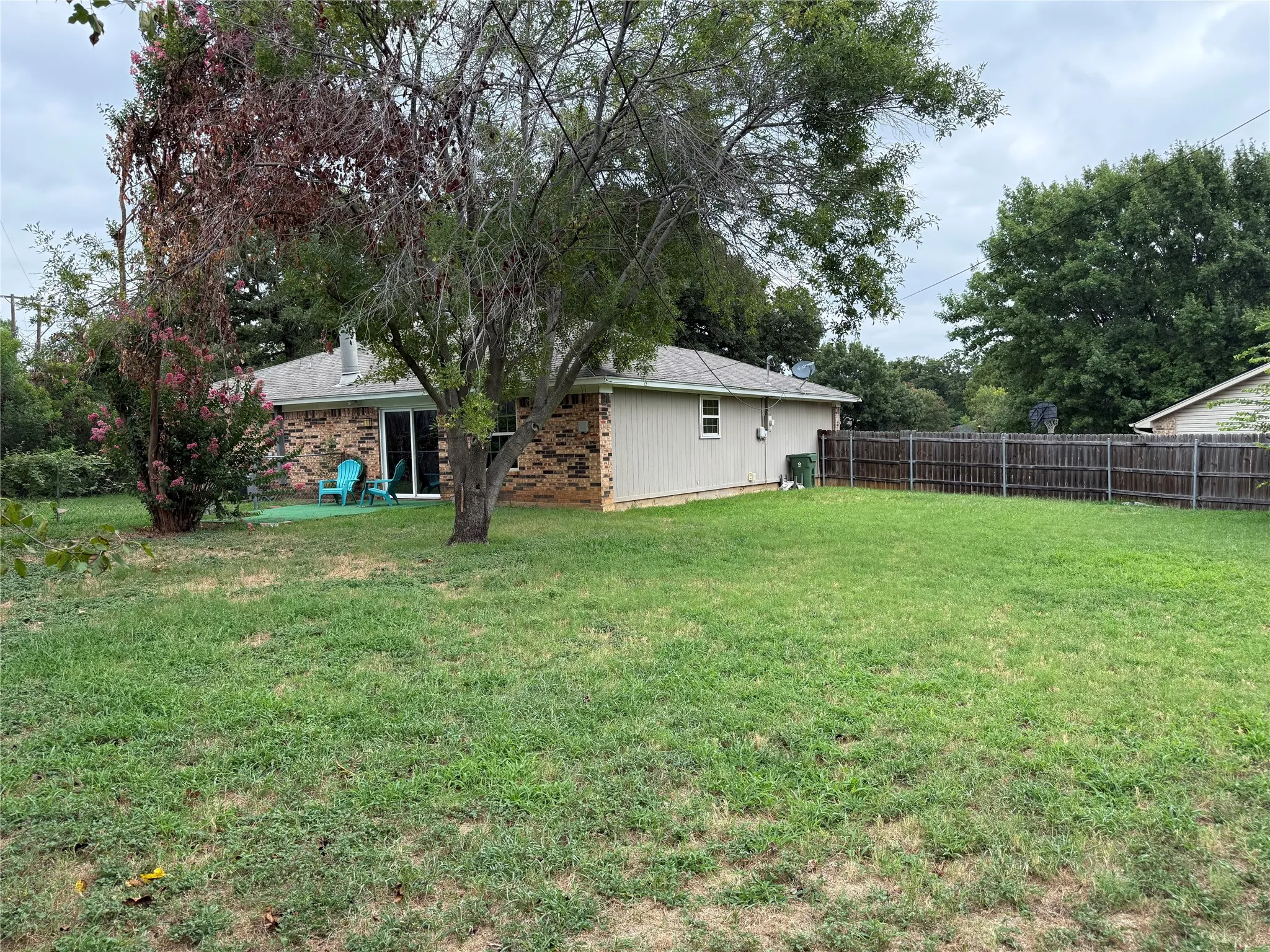 Single Family Residence For Sale in Tarrant County , 4608 Elm Tree Court, Arlington, Texas 76017, 3 Bedroom, 2 Bathroom, 2 Garage spaces, 1,550 Sqft, built in 1982, mls#21341458, Real Estate Agent in Arlington, Homes For Sale in Tarrant county, Homes For Sale in Arlington, Realtor in Arlington Texas, Real Estate Brokerage Independent Realty Texas, Luminita Cordes Realtor
