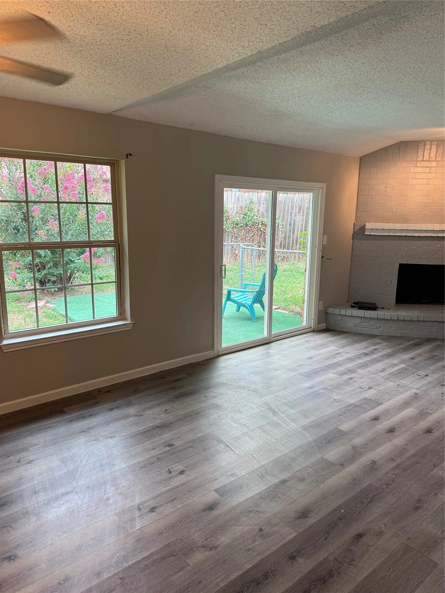 Single Family Residence For Sale in Tarrant County , 4608 Elm Tree Court, Arlington, Texas 76017, 3 Bedroom, 2 Bathroom, 2 Garage spaces, 1,550 Sqft, built in 1982, mls#21341458, Real Estate Agent in Arlington, Homes For Sale in Tarrant county, Homes For Sale in Arlington, Realtor in Arlington Texas, Real Estate Brokerage Independent Realty Texas, Luminita Cordes Realtor
