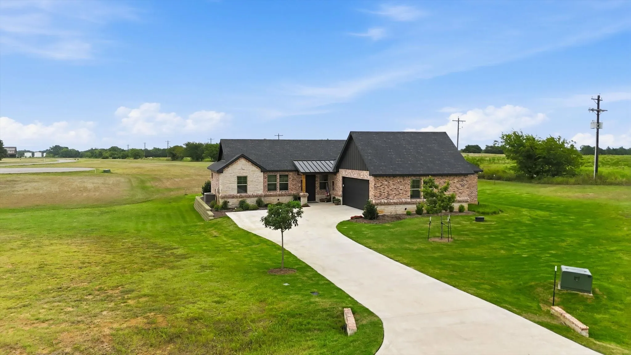 Single Family Residence For Sale in Grayson County , 460 Valhalla Court, Gordonville, Texas 76245, 2 Bedroom, 2 Bathroom, 2 Garage spaces, 1,282 Sqft, built in 2023, mls#21342893, Real Estate Agent in Gordonville, Homes For Sale in Grayson county, Homes For Sale in Gordonville, Realtor in Gordonville Texas, Real Estate Brokerage Independent Realty Texas, Luminita Cordes Realtor