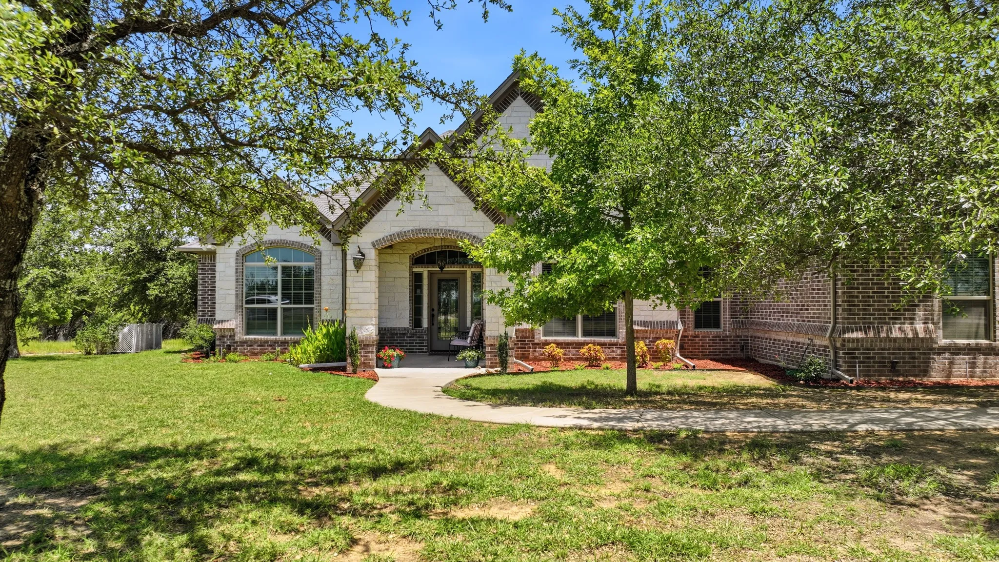 Single Family Residence For Sale in Somervell County , 1522 County Road 2026, Glen Rose, Texas 76043, 3 Bedroom, 2 Bathroom, 2 Garage spaces, 2,622 Sqft, built in 2017, mls#21342539, Real Estate Agent in Glen Rose, Homes For Sale in Somervell county, Homes For Sale in Glen Rose, Realtor in Glen Rose Texas, Real Estate Brokerage Independent Realty Texas, Luminita Cordes Realtor