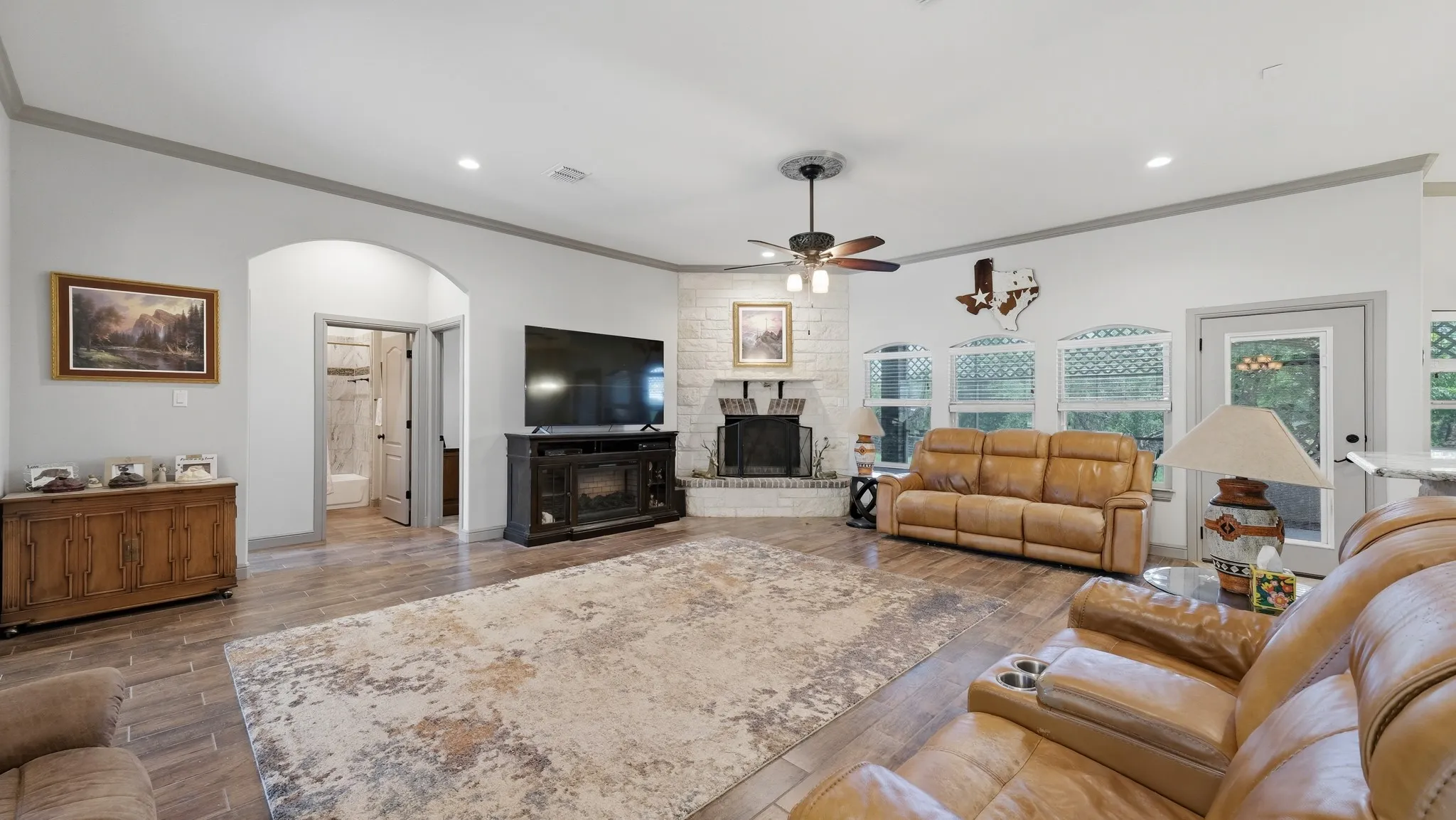 Single Family Residence For Sale in Somervell County , 1522 County Road 2026, Glen Rose, Texas 76043, 3 Bedroom, 2 Bathroom, 2 Garage spaces, 2,622 Sqft, built in 2017, mls#21342539, Real Estate Agent in Glen Rose, Homes For Sale in Somervell county, Homes For Sale in Glen Rose, Realtor in Glen Rose Texas, Real Estate Brokerage Independent Realty Texas, Luminita Cordes Realtor