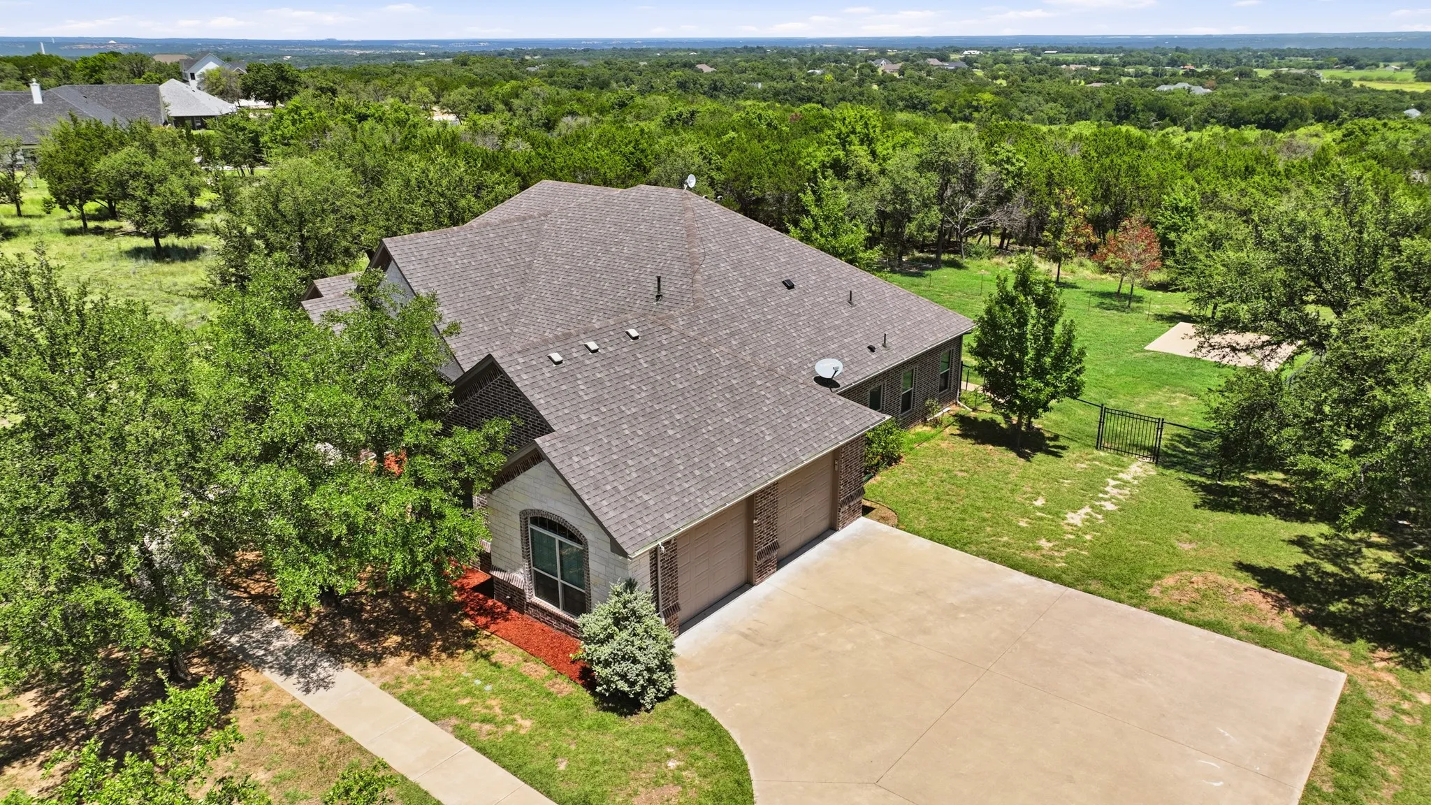 Single Family Residence For Sale in Somervell County , 1522 County Road 2026, Glen Rose, Texas 76043, 3 Bedroom, 2 Bathroom, 2 Garage spaces, 2,622 Sqft, built in 2017, mls#21342539, Real Estate Agent in Glen Rose, Homes For Sale in Somervell county, Homes For Sale in Glen Rose, Realtor in Glen Rose Texas, Real Estate Brokerage Independent Realty Texas, Luminita Cordes Realtor