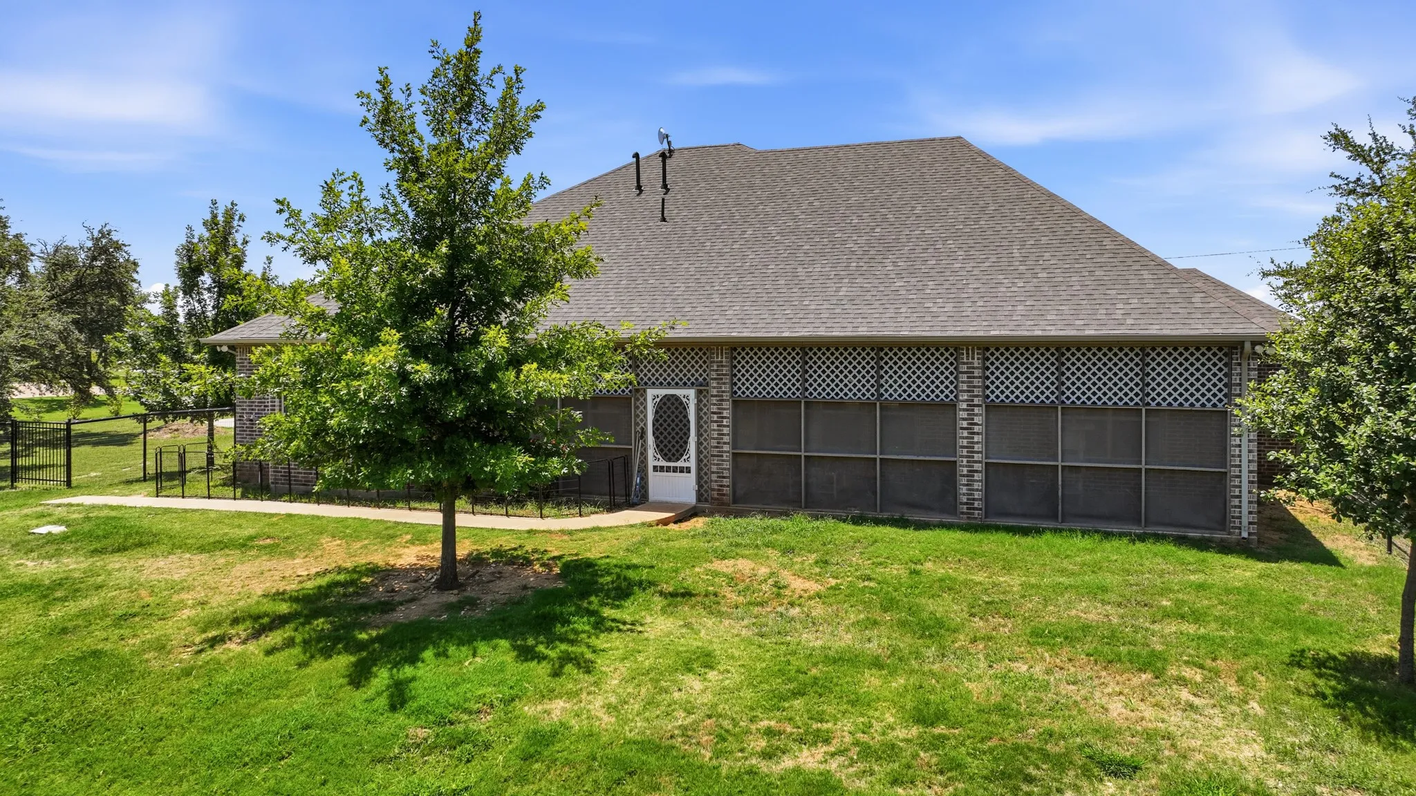 Single Family Residence For Sale in Somervell County , 1522 County Road 2026, Glen Rose, Texas 76043, 3 Bedroom, 2 Bathroom, 2 Garage spaces, 2,622 Sqft, built in 2017, mls#21342539, Real Estate Agent in Glen Rose, Homes For Sale in Somervell county, Homes For Sale in Glen Rose, Realtor in Glen Rose Texas, Real Estate Brokerage Independent Realty Texas, Luminita Cordes Realtor