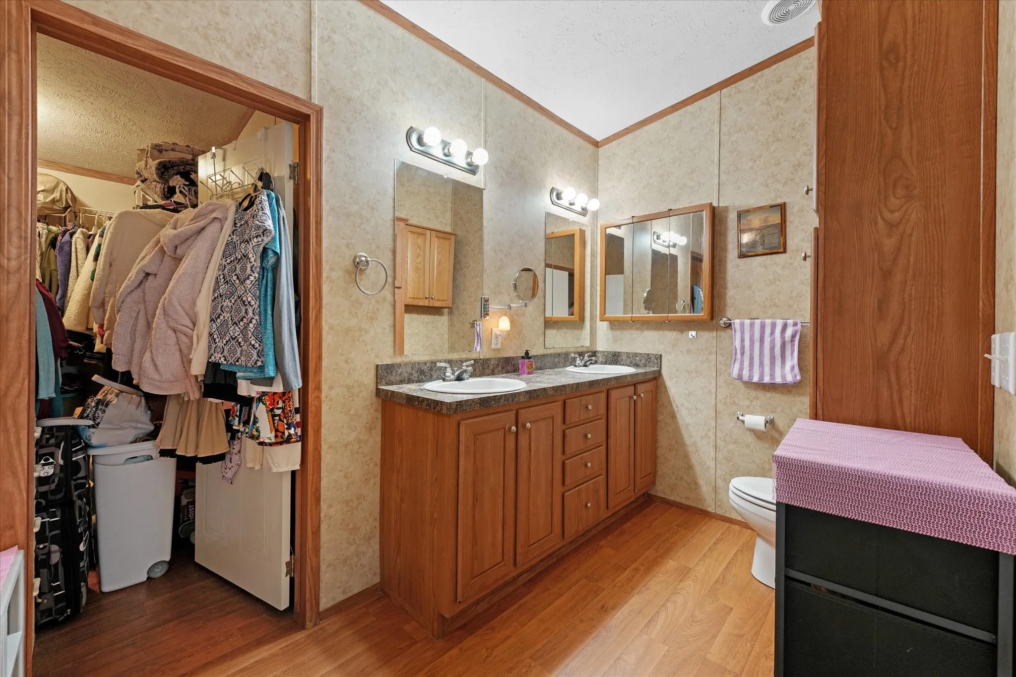 Mobile Home For Sale in Johnson County , 1109 County Road 607, Alvarado, Texas 76009, 4 Bedroom, 2 Bathroom, 2 Garage spaces, 2,432 Sqft, built in 2009, mls#21339834, Real Estate Agent in Alvarado, Homes For Sale in Johnson county, Homes For Sale in Alvarado, Realtor in Alvarado Texas, Real Estate Brokerage Independent Realty Texas, Luminita Cordes Realtor