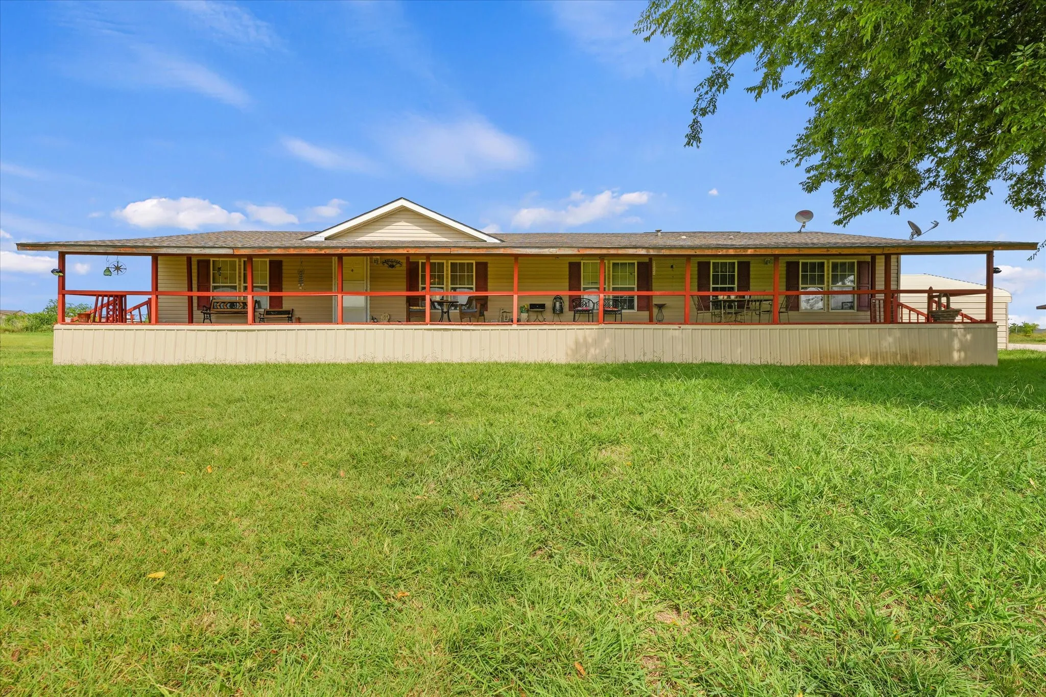 Mobile Home For Sale in Johnson County , 1109 County Road 607, Alvarado, Texas 76009, 4 Bedroom, 2 Bathroom, 2 Garage spaces, 2,432 Sqft, built in 2009, mls#21339834, Real Estate Agent in Alvarado, Homes For Sale in Johnson county, Homes For Sale in Alvarado, Realtor in Alvarado Texas, Real Estate Brokerage Independent Realty Texas, Luminita Cordes Realtor