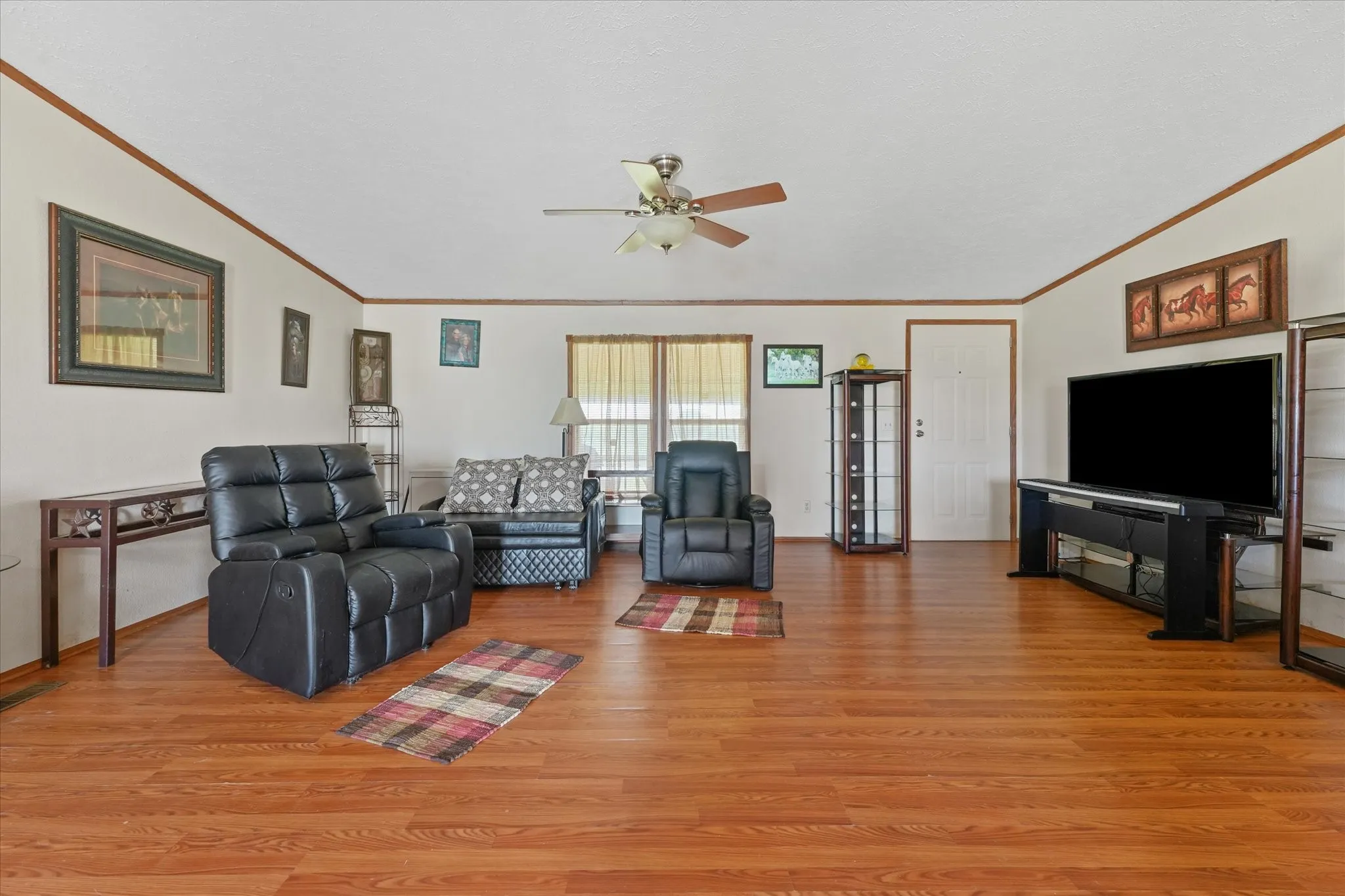 Mobile Home For Sale in Johnson County , 1109 County Road 607, Alvarado, Texas 76009, 4 Bedroom, 2 Bathroom, 2 Garage spaces, 2,432 Sqft, built in 2009, mls#21339834, Real Estate Agent in Alvarado, Homes For Sale in Johnson county, Homes For Sale in Alvarado, Realtor in Alvarado Texas, Real Estate Brokerage Independent Realty Texas, Luminita Cordes Realtor