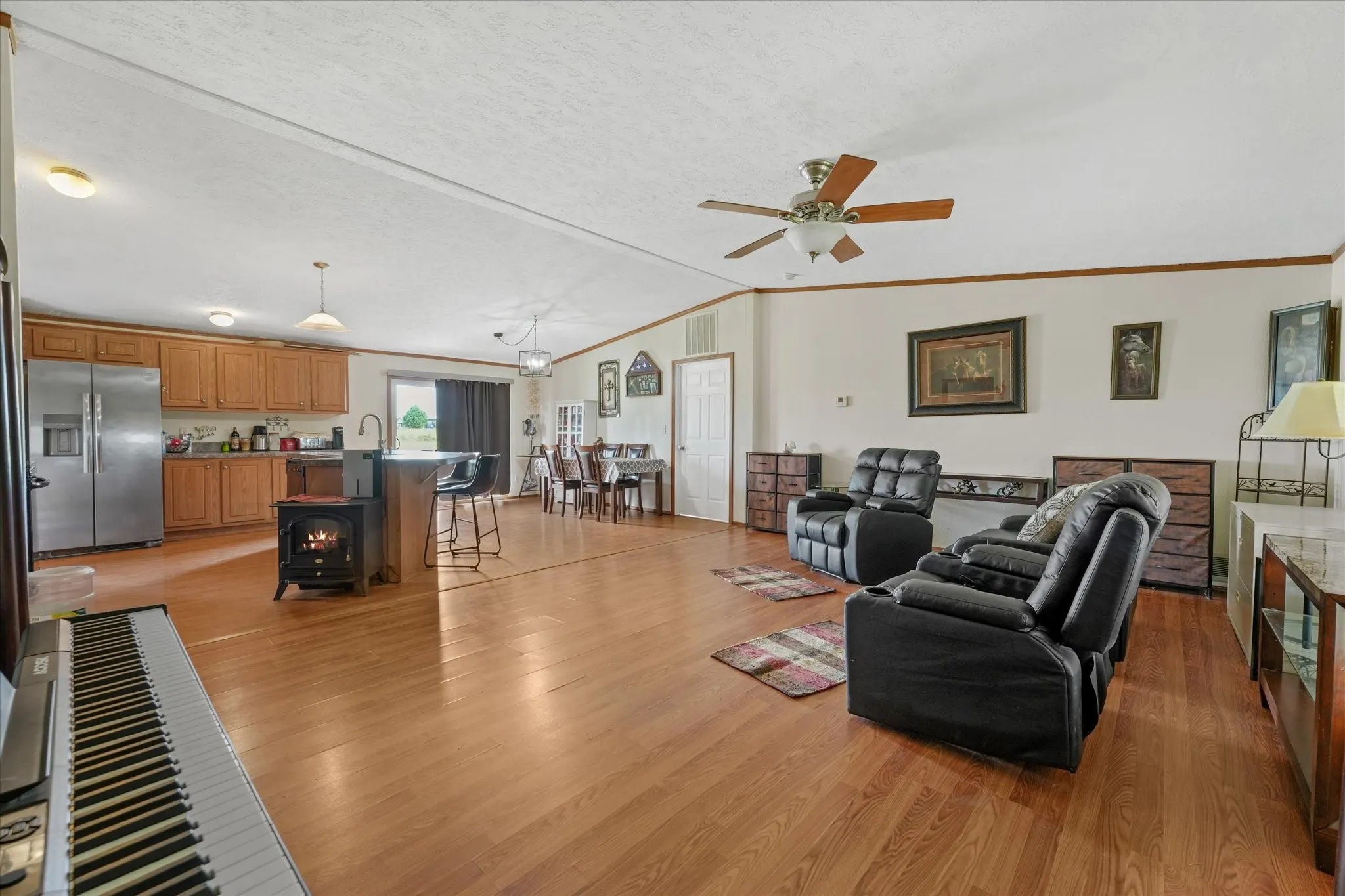 Mobile Home For Sale in Johnson County , 1109 County Road 607, Alvarado, Texas 76009, 4 Bedroom, 2 Bathroom, 2 Garage spaces, 2,432 Sqft, built in 2009, mls#21339834, Real Estate Agent in Alvarado, Homes For Sale in Johnson county, Homes For Sale in Alvarado, Realtor in Alvarado Texas, Real Estate Brokerage Independent Realty Texas, Luminita Cordes Realtor