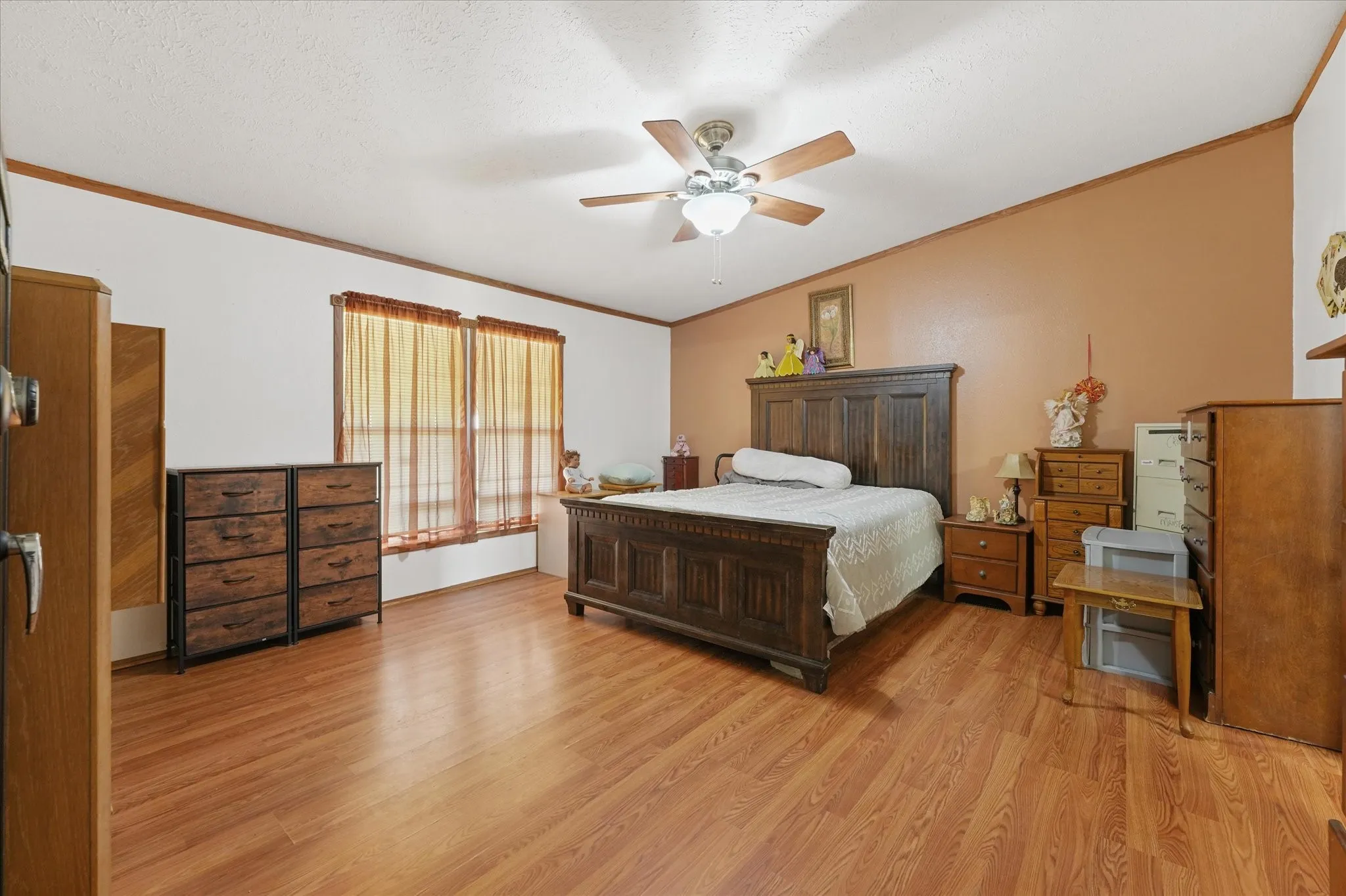 Mobile Home For Sale in Johnson County , 1109 County Road 607, Alvarado, Texas 76009, 4 Bedroom, 2 Bathroom, 2 Garage spaces, 2,432 Sqft, built in 2009, mls#21339834, Real Estate Agent in Alvarado, Homes For Sale in Johnson county, Homes For Sale in Alvarado, Realtor in Alvarado Texas, Real Estate Brokerage Independent Realty Texas, Luminita Cordes Realtor