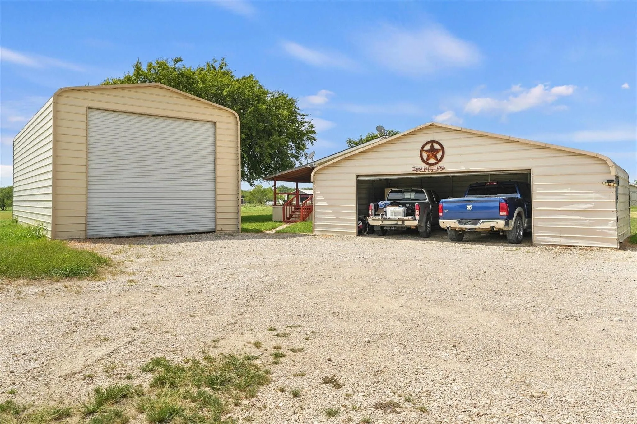 Mobile Home For Sale in Johnson County , 1109 County Road 607, Alvarado, Texas 76009, 4 Bedroom, 2 Bathroom, 2 Garage spaces, 2,432 Sqft, built in 2009, mls#21339834, Real Estate Agent in Alvarado, Homes For Sale in Johnson county, Homes For Sale in Alvarado, Realtor in Alvarado Texas, Real Estate Brokerage Independent Realty Texas, Luminita Cordes Realtor