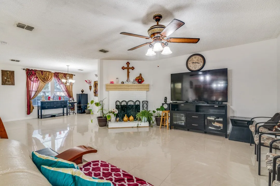 Single Family Residence For Sale in Dallas County , 1313 Forbes Drive, Garland, Texas 75040, 3 Bedroom, 3 Bathroom, 2 Garage spaces, 2,124 Sqft, built in 1997, mls#21342994, Real Estate Agent in Garland, Homes For Sale in Dallas county, Homes For Sale in Garland, Realtor in Garland Texas, Real Estate Brokerage Independent Realty Texas, Luminita Cordes Realtor