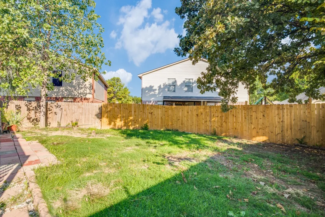 Single Family Residence For Sale in Dallas County , 1313 Forbes Drive, Garland, Texas 75040, 3 Bedroom, 3 Bathroom, 2 Garage spaces, 2,124 Sqft, built in 1997, mls#21342994, Real Estate Agent in Garland, Homes For Sale in Dallas county, Homes For Sale in Garland, Realtor in Garland Texas, Real Estate Brokerage Independent Realty Texas, Luminita Cordes Realtor