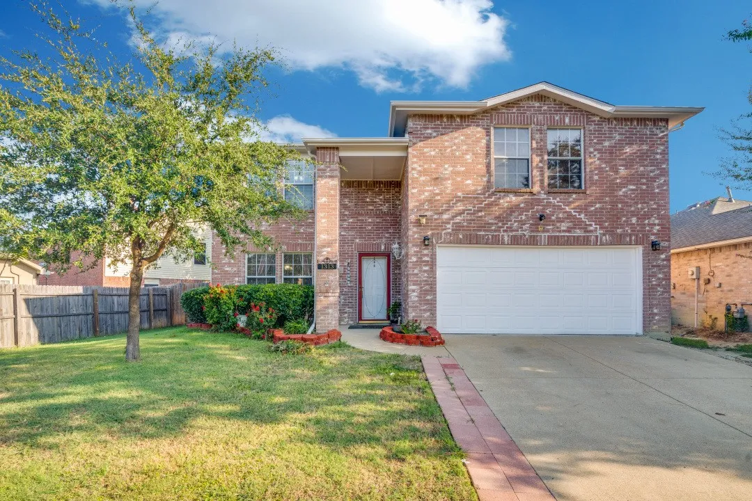Single Family Residence For Sale in Dallas County , 1313 Forbes Drive, Garland, Texas 75040, 3 Bedroom, 3 Bathroom, 2 Garage spaces, 2,124 Sqft, built in 1997, mls#21342994, Real Estate Agent in Garland, Homes For Sale in Dallas county, Homes For Sale in Garland, Realtor in Garland Texas, Real Estate Brokerage Independent Realty Texas, Luminita Cordes Realtor