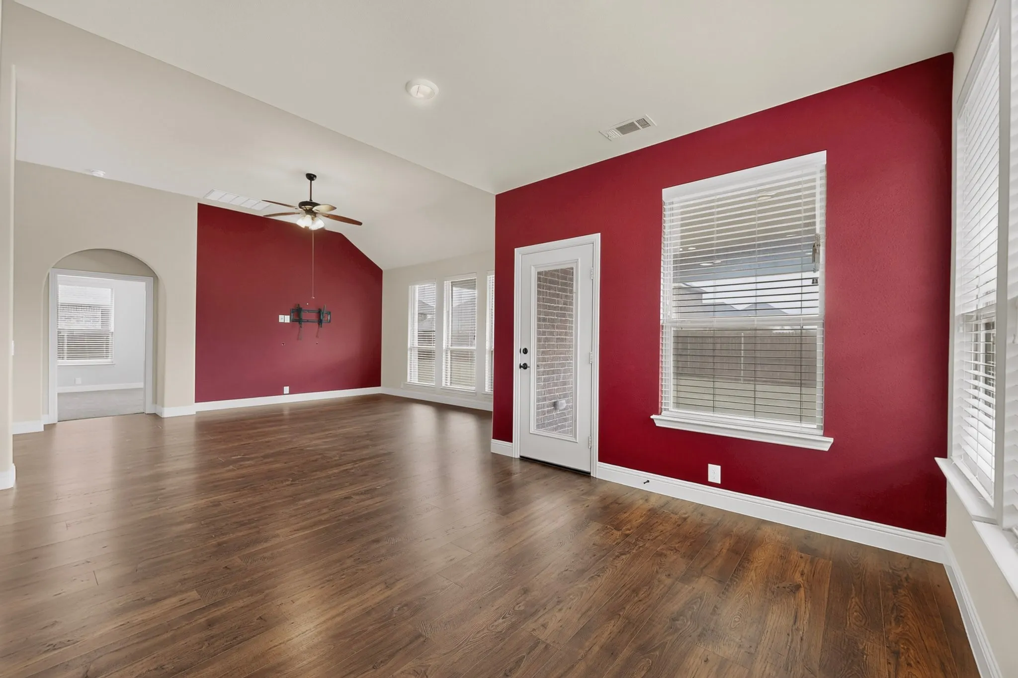 Single Family Residence For Sale in Dallas County , 6148 Hagan Hill Parkway, Mesquite, Texas 75181, 5 Bedroom, 3 Bathroom, 2 Garage spaces, 3,406 Sqft, built in 2018, mls#21342510, Real Estate Agent in Mesquite, Homes For Sale in Dallas county, Homes For Sale in Mesquite, Realtor in Mesquite Texas, Real Estate Brokerage Independent Realty Texas, Luminita Cordes Realtor