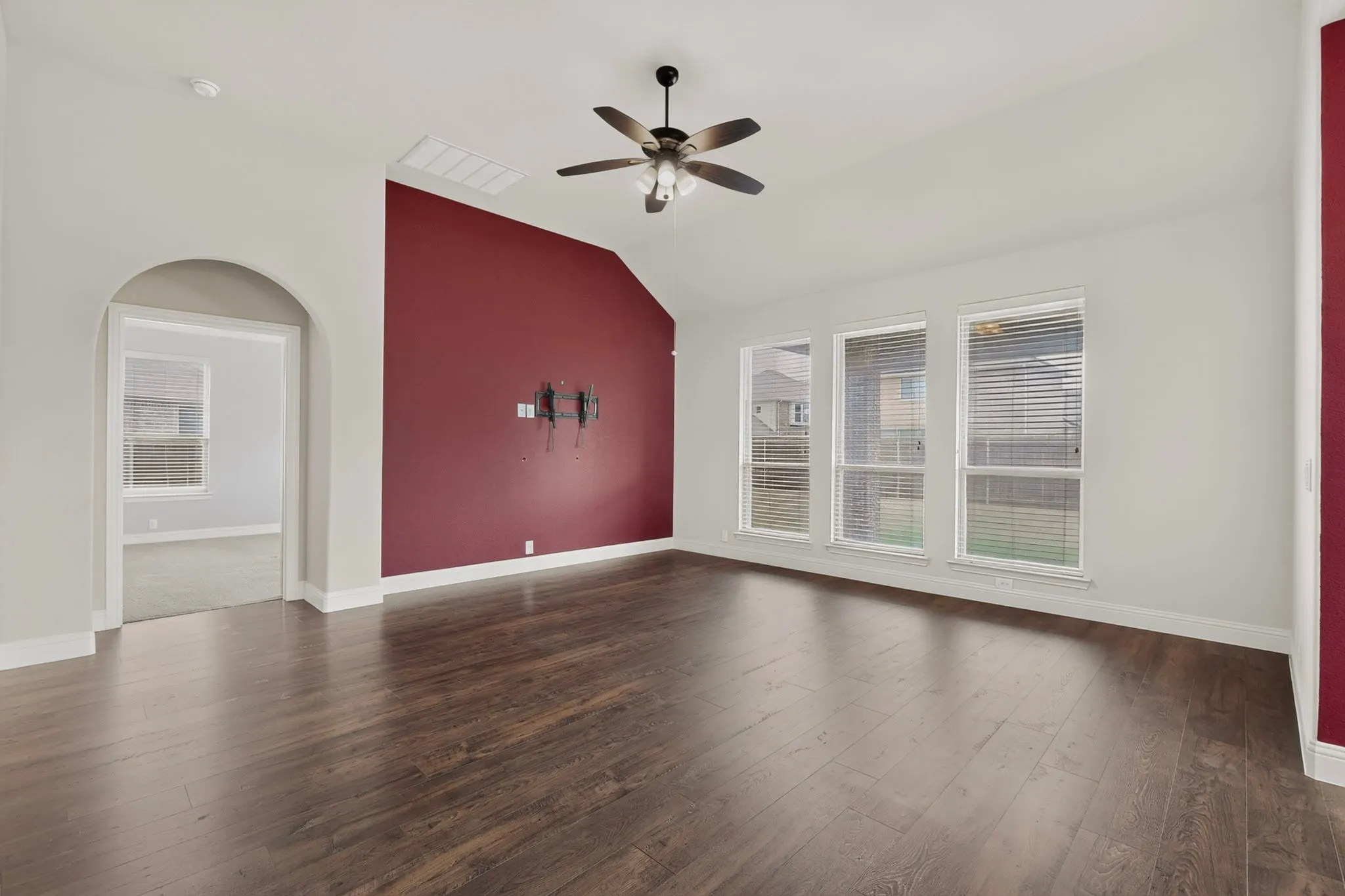 Single Family Residence For Sale in Dallas County , 6148 Hagan Hill Parkway, Mesquite, Texas 75181, 5 Bedroom, 3 Bathroom, 2 Garage spaces, 3,406 Sqft, built in 2018, mls#21342510, Real Estate Agent in Mesquite, Homes For Sale in Dallas county, Homes For Sale in Mesquite, Realtor in Mesquite Texas, Real Estate Brokerage Independent Realty Texas, Luminita Cordes Realtor