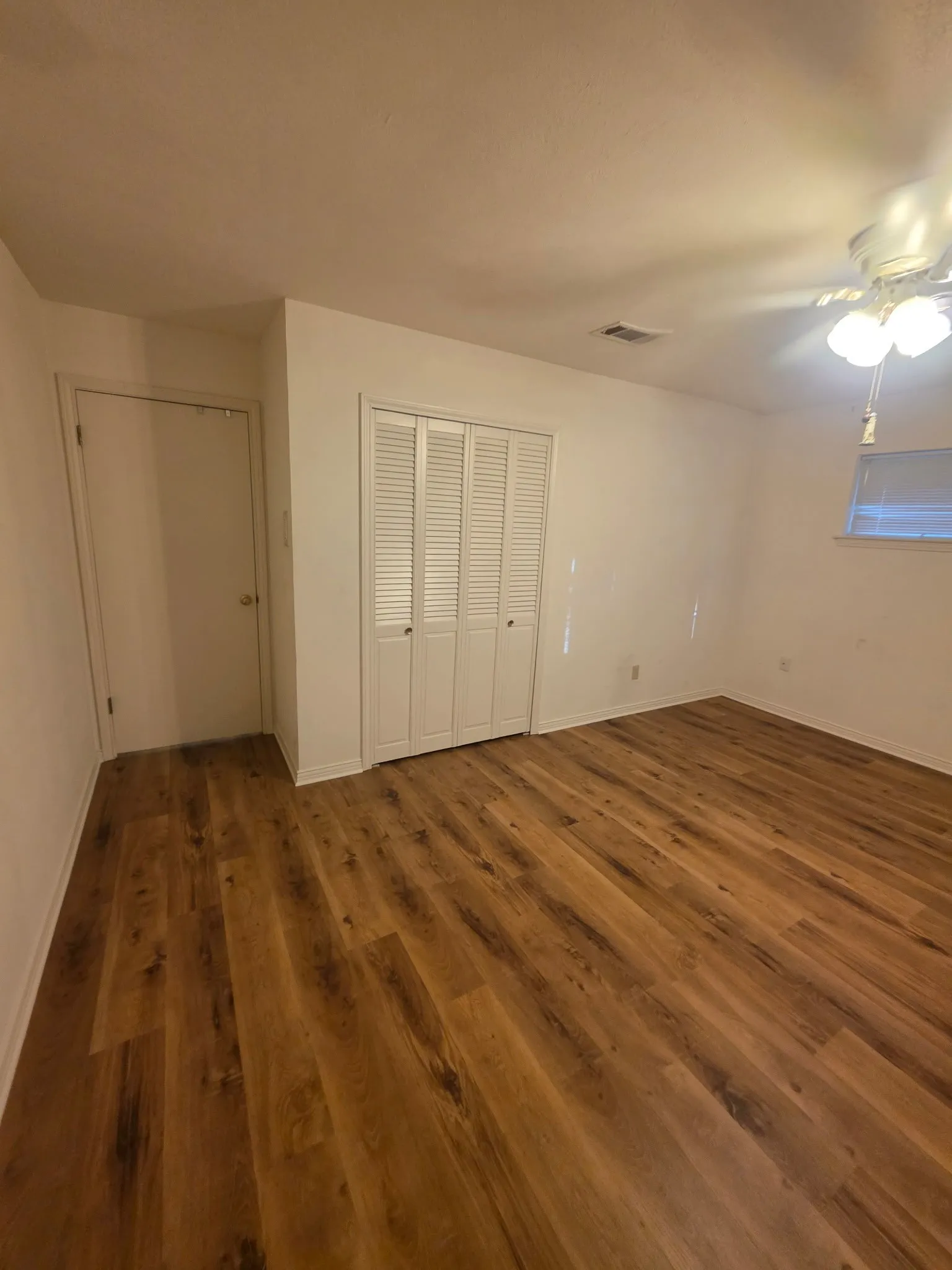 Single Family Residence For Sale in Dallas County , 1914 Surrey Circle, Grand Prairie, Texas 75050, 3 Bedroom, 2 Bathroom, 2 Garage spaces, 1,798 Sqft, built in 1964, mls#21342675, Real Estate Agent in Grand Prairie, Homes For Sale in Dallas county, Homes For Sale in Grand Prairie, Realtor in Grand Prairie Texas, Real Estate Brokerage Independent Realty Texas, Luminita Cordes Realtor