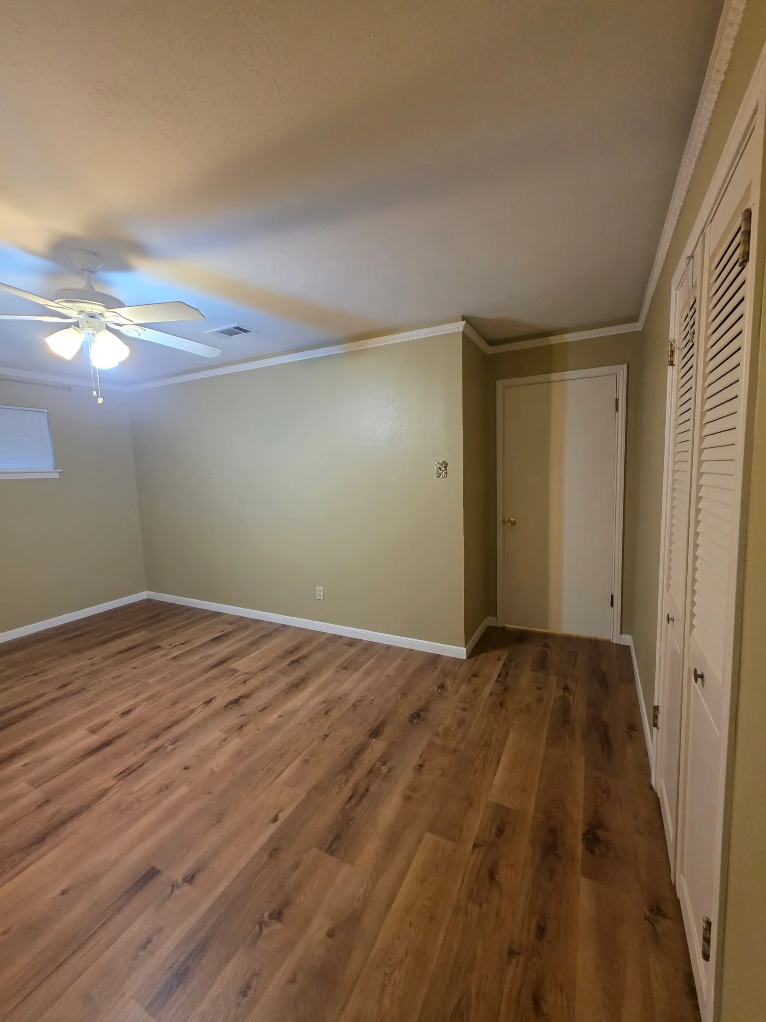 Single Family Residence For Sale in Dallas County , 1914 Surrey Circle, Grand Prairie, Texas 75050, 3 Bedroom, 2 Bathroom, 2 Garage spaces, 1,798 Sqft, built in 1964, mls#21342675, Real Estate Agent in Grand Prairie, Homes For Sale in Dallas county, Homes For Sale in Grand Prairie, Realtor in Grand Prairie Texas, Real Estate Brokerage Independent Realty Texas, Luminita Cordes Realtor