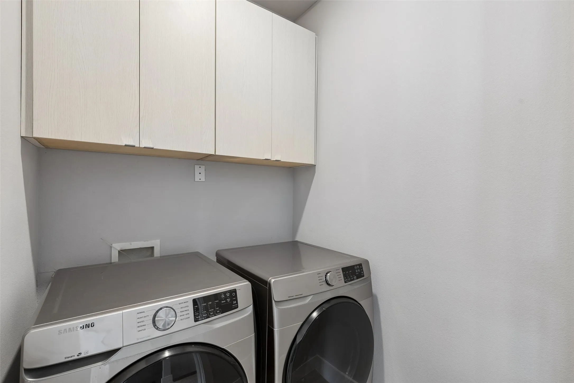 Single Family Residence For Sale in Dallas County , 2603 Crossman Avenue, Dallas, Texas 75212, 3 Bedrooms, 4 Bathrooms, 1 Garage spaces, 2,520 Sqft, built in 2020, Price $600,000, mls#21343083, Real Estate Agent in Dallas, Homes For Sale in Dallas county, Homes For Sale in Dallas, Realtor in Dallas Texas, Real Estate Brokerage Independent Realty Texas, Luminita Cordes Realtor