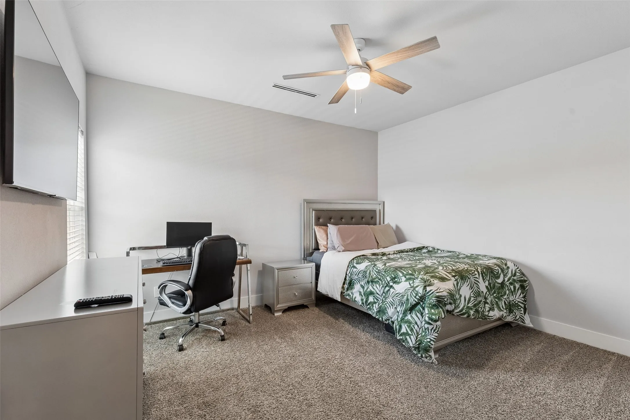 Single Family Residence For Sale in Dallas County , 2603 Crossman Avenue, Dallas, Texas 75212, 3 Bedrooms, 4 Bathrooms, 1 Garage spaces, 2,520 Sqft, built in 2020, Price $600,000, mls#21343083, Real Estate Agent in Dallas, Homes For Sale in Dallas county, Homes For Sale in Dallas, Realtor in Dallas Texas, Real Estate Brokerage Independent Realty Texas, Luminita Cordes Realtor