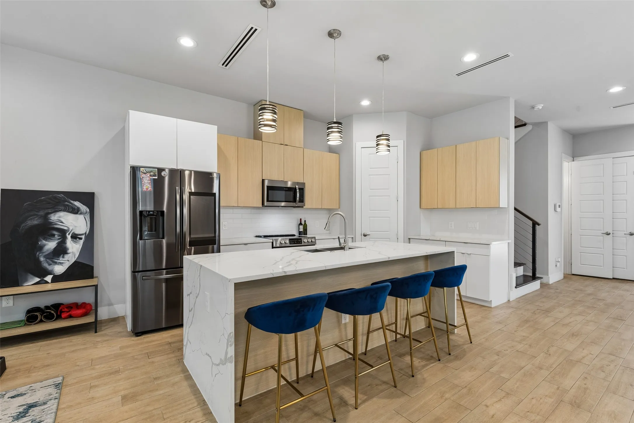 Single Family Residence For Sale in Dallas County , 2603 Crossman Avenue, Dallas, Texas 75212, 3 Bedrooms, 4 Bathrooms, 1 Garage spaces, 2,520 Sqft, built in 2020, Price $600,000, mls#21343083, Real Estate Agent in Dallas, Homes For Sale in Dallas county, Homes For Sale in Dallas, Realtor in Dallas Texas, Real Estate Brokerage Independent Realty Texas, Luminita Cordes Realtor