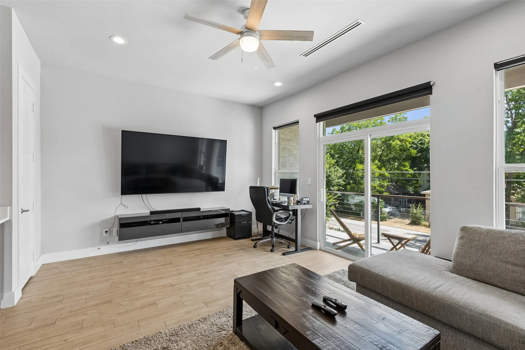 Single Family Residence For Sale in Dallas County , 2603 Crossman Avenue, Dallas, Texas 75212, 3 Bedrooms, 4 Bathrooms, 1 Garage spaces, 2,520 Sqft, built in 2020, Price $600,000, mls#21343083, Real Estate Agent in Dallas, Homes For Sale in Dallas county, Homes For Sale in Dallas, Realtor in Dallas Texas, Real Estate Brokerage Independent Realty Texas, Luminita Cordes Realtor