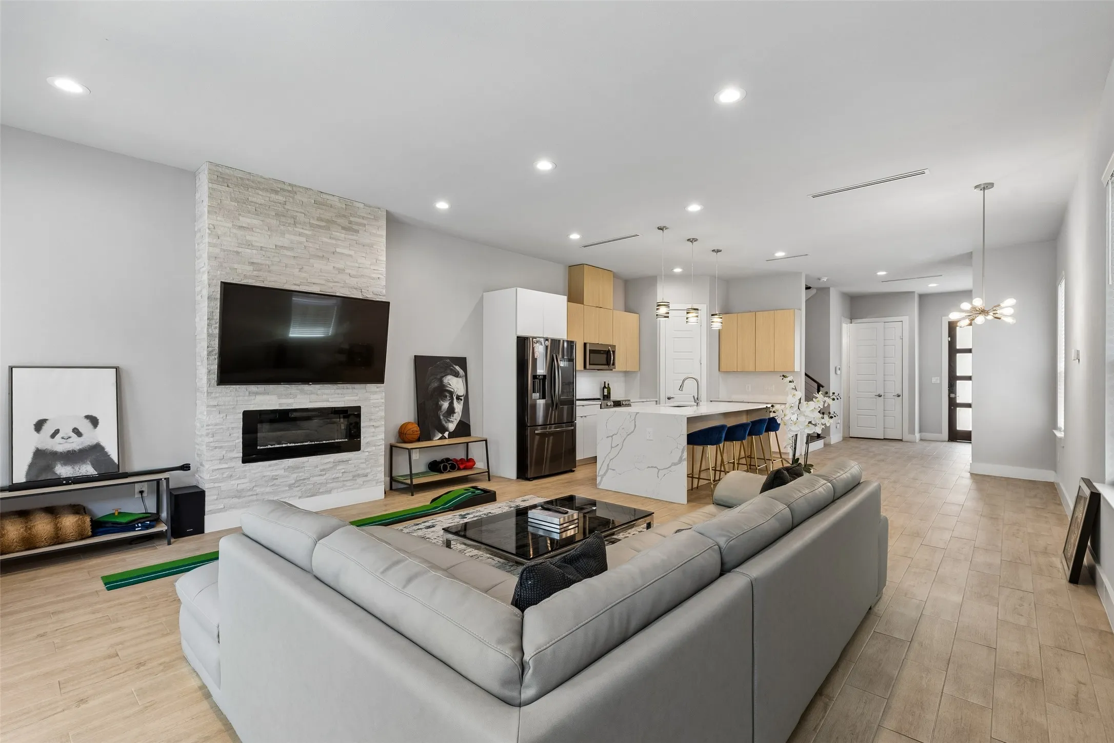 Single Family Residence For Sale in Dallas County , 2603 Crossman Avenue, Dallas, Texas 75212, 3 Bedrooms, 4 Bathrooms, 1 Garage spaces, 2,520 Sqft, built in 2020, Price $600,000, mls#21343083, Real Estate Agent in Dallas, Homes For Sale in Dallas county, Homes For Sale in Dallas, Realtor in Dallas Texas, Real Estate Brokerage Independent Realty Texas, Luminita Cordes Realtor