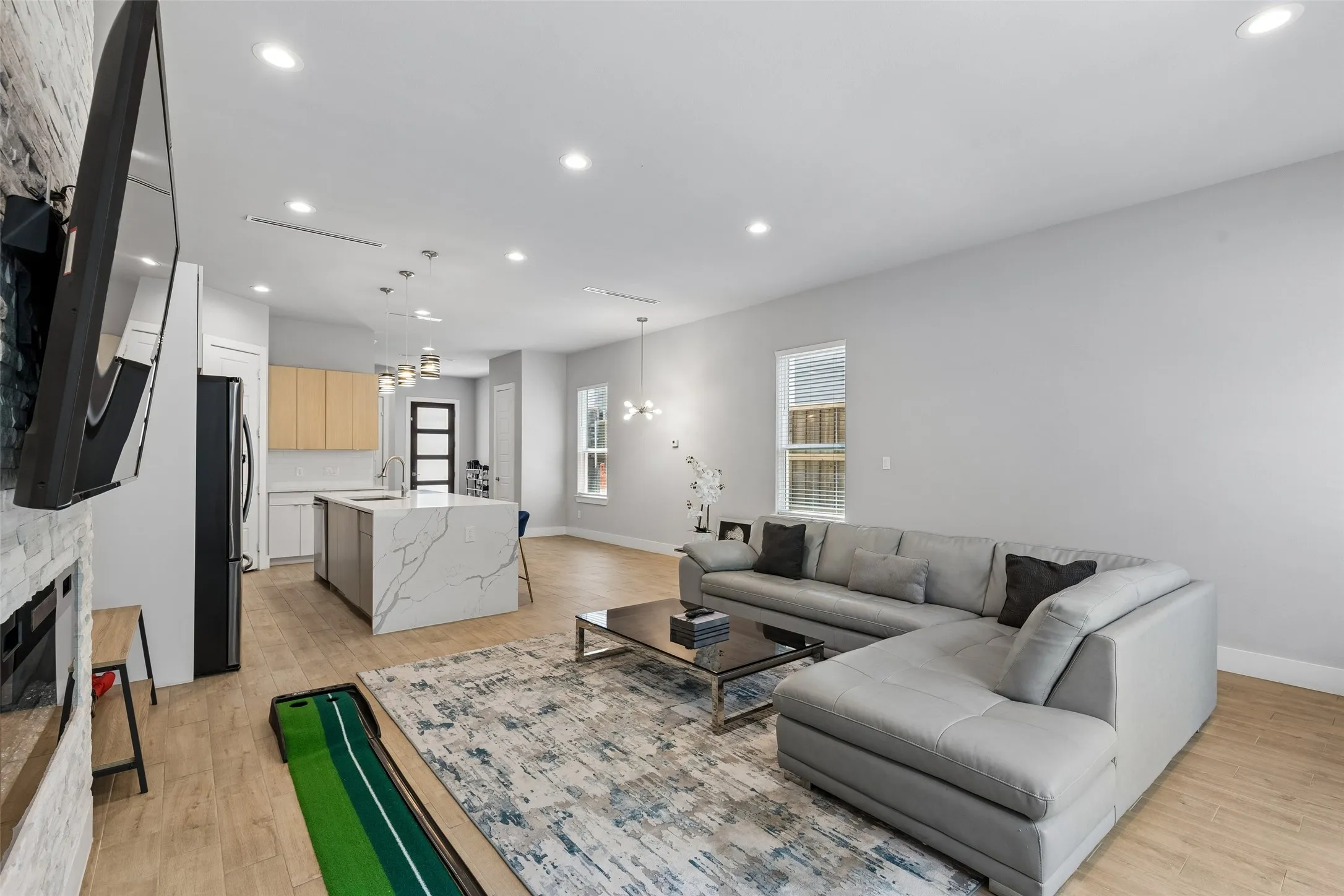 Single Family Residence For Sale in Dallas County , 2603 Crossman Avenue, Dallas, Texas 75212, 3 Bedrooms, 4 Bathrooms, 1 Garage spaces, 2,520 Sqft, built in 2020, Price $600,000, mls#21343083, Real Estate Agent in Dallas, Homes For Sale in Dallas county, Homes For Sale in Dallas, Realtor in Dallas Texas, Real Estate Brokerage Independent Realty Texas, Luminita Cordes Realtor