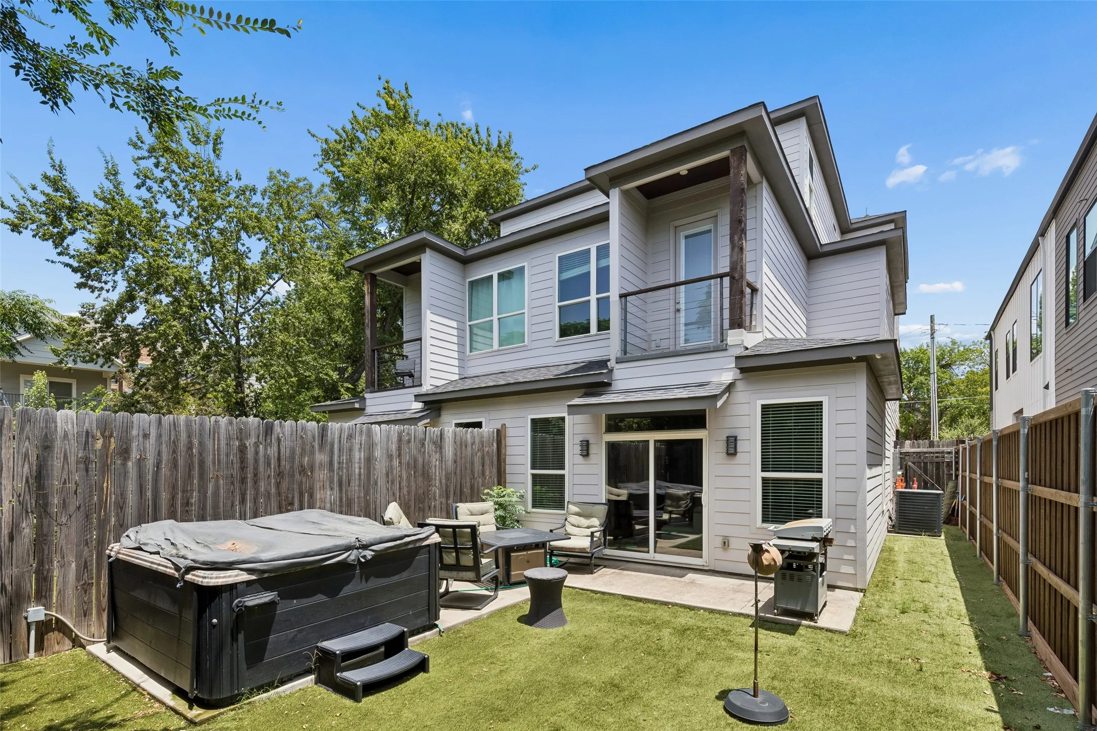 Single Family Residence For Sale in Dallas County , 2603 Crossman Avenue, Dallas, Texas 75212, 3 Bedrooms, 4 Bathrooms, 1 Garage spaces, 2,520 Sqft, built in 2020, Price $600,000, mls#21343083, Real Estate Agent in Dallas, Homes For Sale in Dallas county, Homes For Sale in Dallas, Realtor in Dallas Texas, Real Estate Brokerage Independent Realty Texas, Luminita Cordes Realtor
