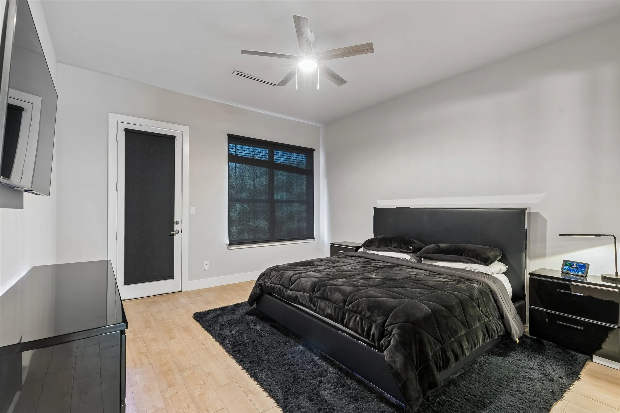 Single Family Residence For Sale in Dallas County , 2603 Crossman Avenue, Dallas, Texas 75212, 3 Bedrooms, 4 Bathrooms, 1 Garage spaces, 2,520 Sqft, built in 2020, Price $600,000, mls#21343083, Real Estate Agent in Dallas, Homes For Sale in Dallas county, Homes For Sale in Dallas, Realtor in Dallas Texas, Real Estate Brokerage Independent Realty Texas, Luminita Cordes Realtor