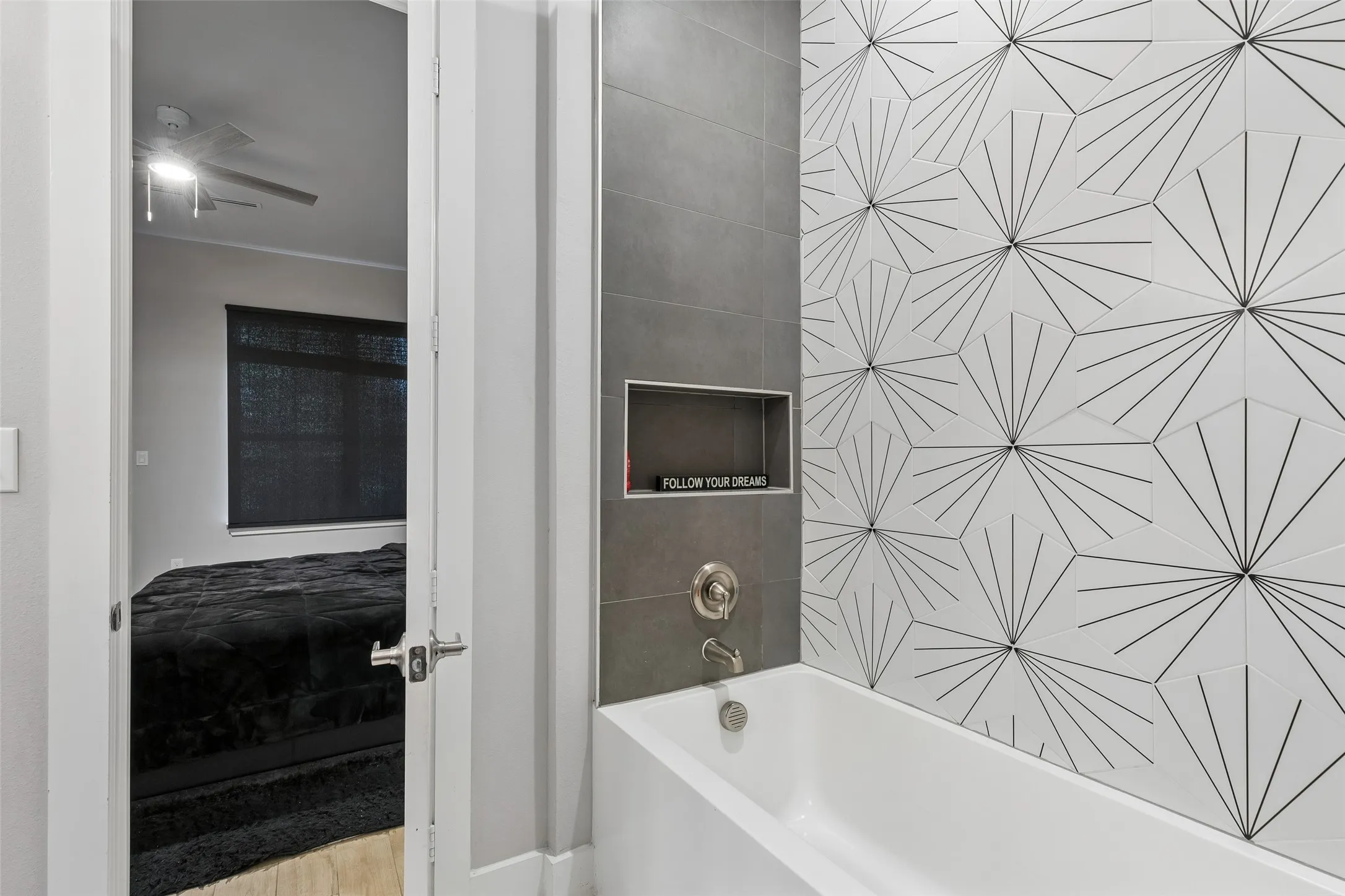 Single Family Residence For Sale in Dallas County , 2603 Crossman Avenue, Dallas, Texas 75212, 3 Bedrooms, 4 Bathrooms, 1 Garage spaces, 2,520 Sqft, built in 2020, Price $600,000, mls#21343083, Real Estate Agent in Dallas, Homes For Sale in Dallas county, Homes For Sale in Dallas, Realtor in Dallas Texas, Real Estate Brokerage Independent Realty Texas, Luminita Cordes Realtor