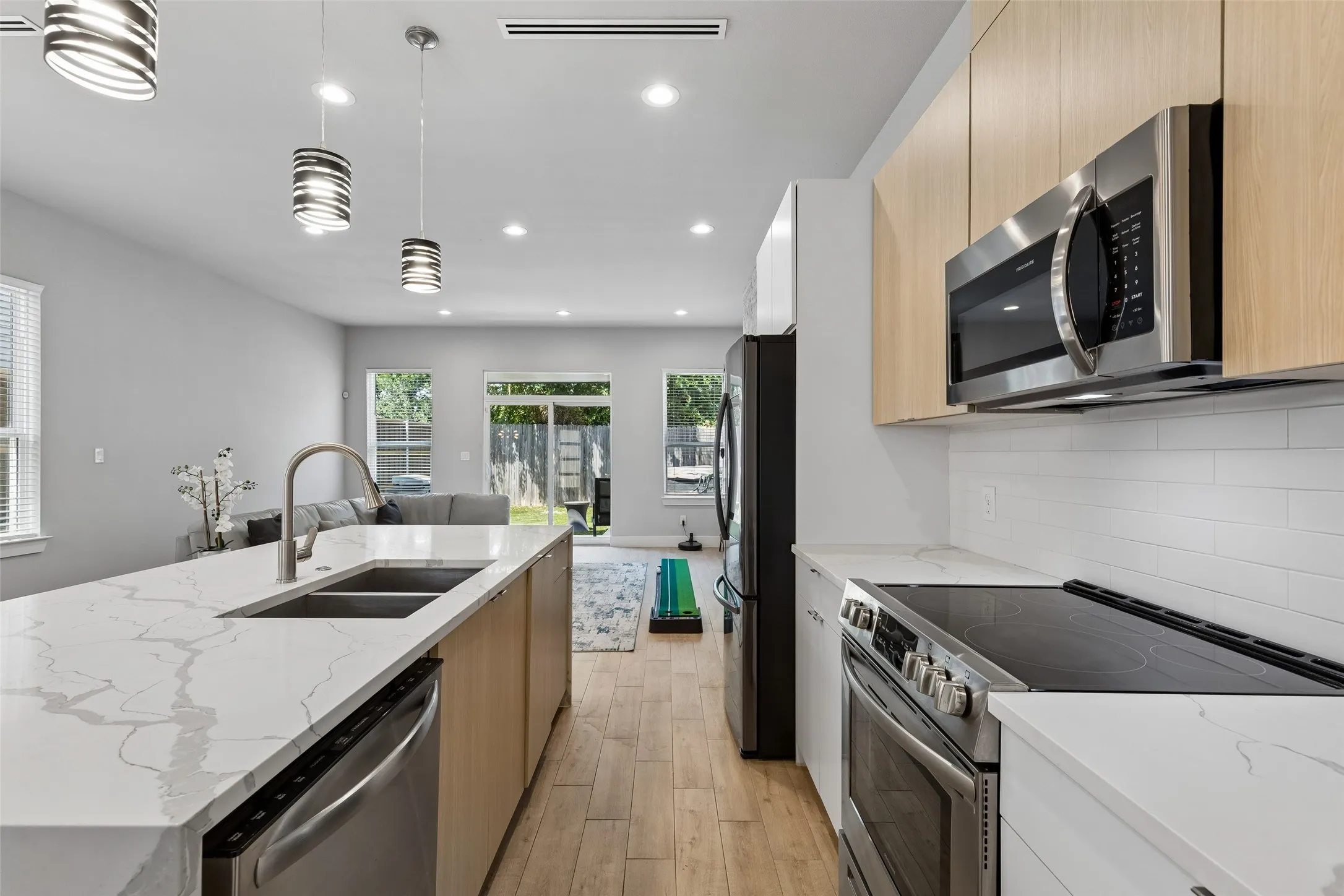 Single Family Residence For Sale in Dallas County , 2603 Crossman Avenue, Dallas, Texas 75212, 3 Bedrooms, 4 Bathrooms, 1 Garage spaces, 2,520 Sqft, built in 2020, Price $600,000, mls#21343083, Real Estate Agent in Dallas, Homes For Sale in Dallas county, Homes For Sale in Dallas, Realtor in Dallas Texas, Real Estate Brokerage Independent Realty Texas, Luminita Cordes Realtor
