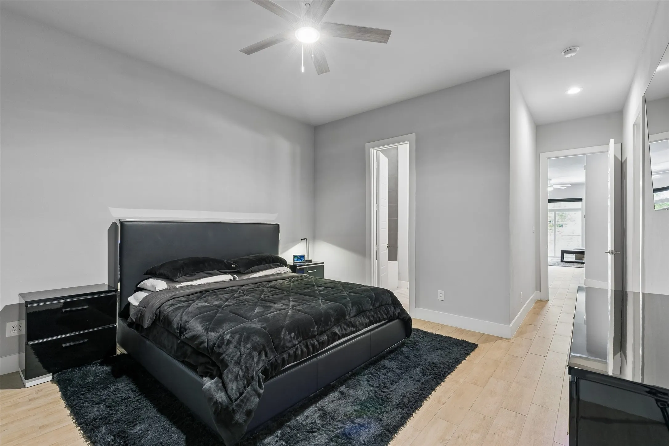 Single Family Residence For Sale in Dallas County , 2603 Crossman Avenue, Dallas, Texas 75212, 3 Bedrooms, 4 Bathrooms, 1 Garage spaces, 2,520 Sqft, built in 2020, Price $600,000, mls#21343083, Real Estate Agent in Dallas, Homes For Sale in Dallas county, Homes For Sale in Dallas, Realtor in Dallas Texas, Real Estate Brokerage Independent Realty Texas, Luminita Cordes Realtor
