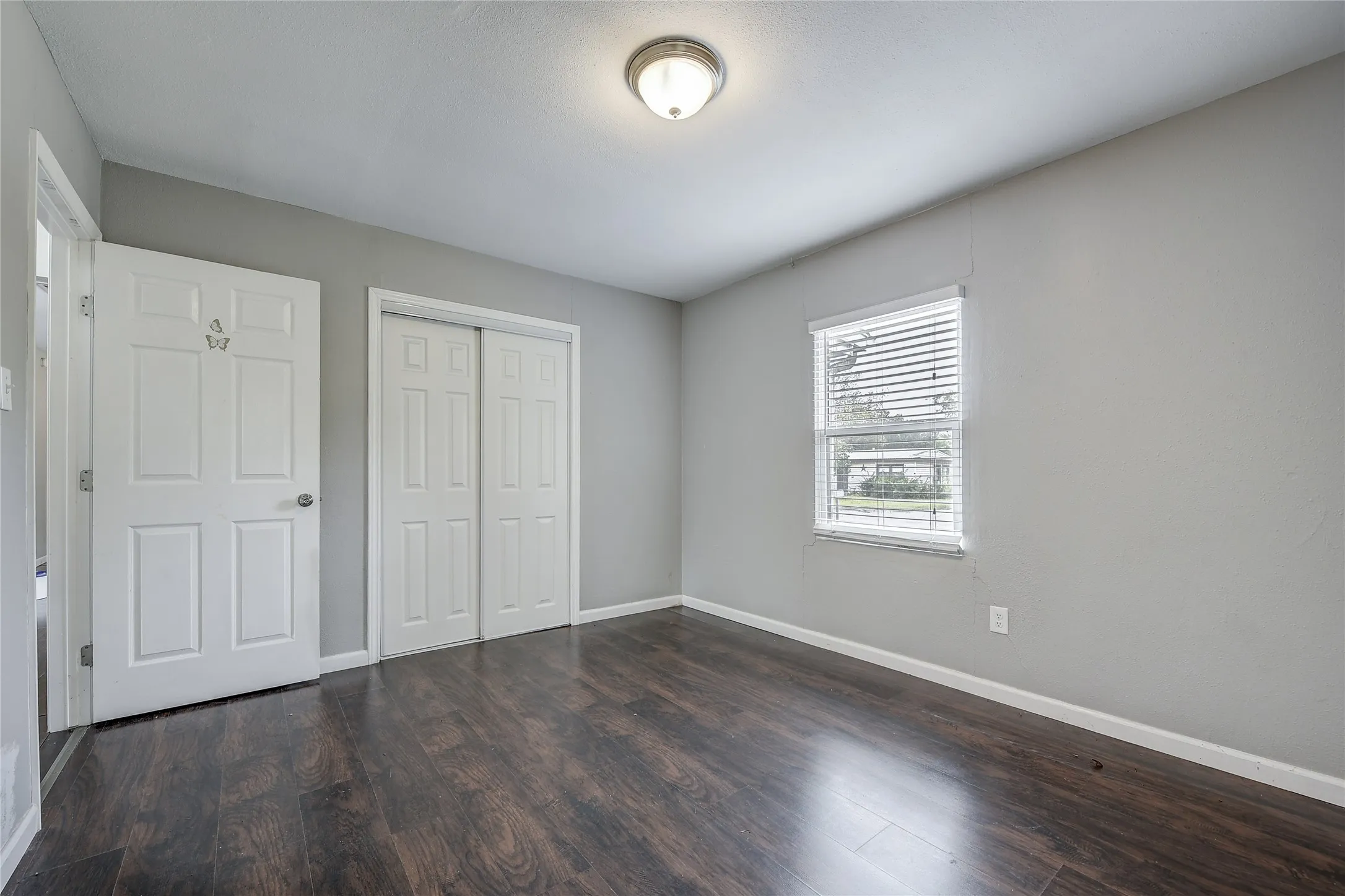 Single Family Residence For Rent in Tarrant County , 802 E Dallas Street, Mansfield, Texas 76063, 3 Bedroom, 1 Bathroom, Garage spaces, 1,322 Sqft, built in 1955, mls#21343075, Real Estate Agent in Mansfield, Homes For Rent in Tarrant county, Homes For Rent in Mansfield, Realtor in Mansfield Texas, Real Estate Brokerage Independent Realty Texas, Luminita Cordes Realtor