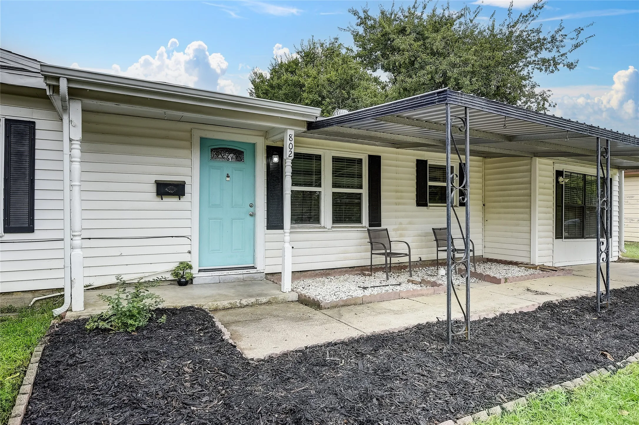 Single Family Residence For Rent in Tarrant County , 802 E Dallas Street, Mansfield, Texas 76063, 3 Bedroom, 1 Bathroom, Garage spaces, 1,322 Sqft, built in 1955, mls#21343075, Real Estate Agent in Mansfield, Homes For Rent in Tarrant county, Homes For Rent in Mansfield, Realtor in Mansfield Texas, Real Estate Brokerage Independent Realty Texas, Luminita Cordes Realtor