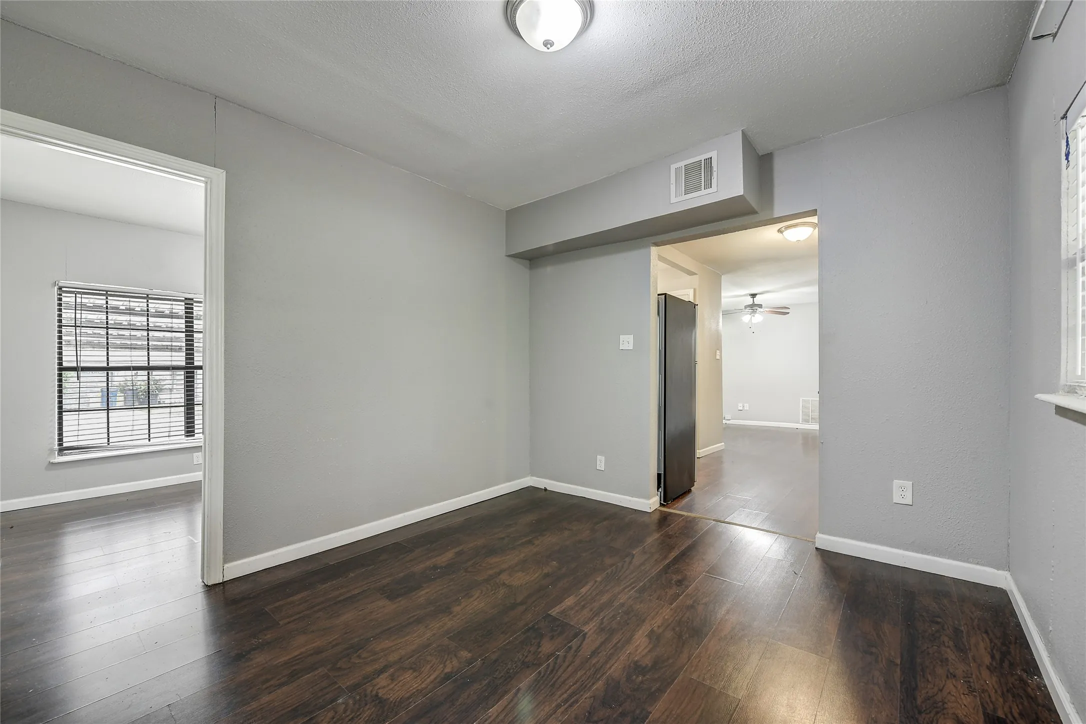 Single Family Residence For Rent in Tarrant County , 802 E Dallas Street, Mansfield, Texas 76063, 3 Bedroom, 1 Bathroom, Garage spaces, 1,322 Sqft, built in 1955, mls#21343075, Real Estate Agent in Mansfield, Homes For Rent in Tarrant county, Homes For Rent in Mansfield, Realtor in Mansfield Texas, Real Estate Brokerage Independent Realty Texas, Luminita Cordes Realtor