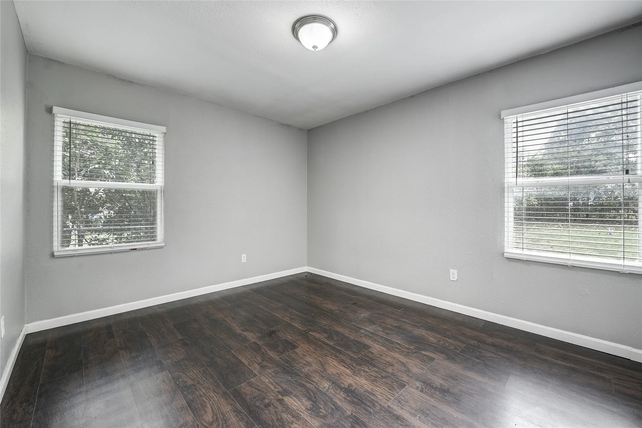 Single Family Residence For Rent in Tarrant County , 802 E Dallas Street, Mansfield, Texas 76063, 3 Bedroom, 1 Bathroom, Garage spaces, 1,322 Sqft, built in 1955, mls#21343075, Real Estate Agent in Mansfield, Homes For Rent in Tarrant county, Homes For Rent in Mansfield, Realtor in Mansfield Texas, Real Estate Brokerage Independent Realty Texas, Luminita Cordes Realtor