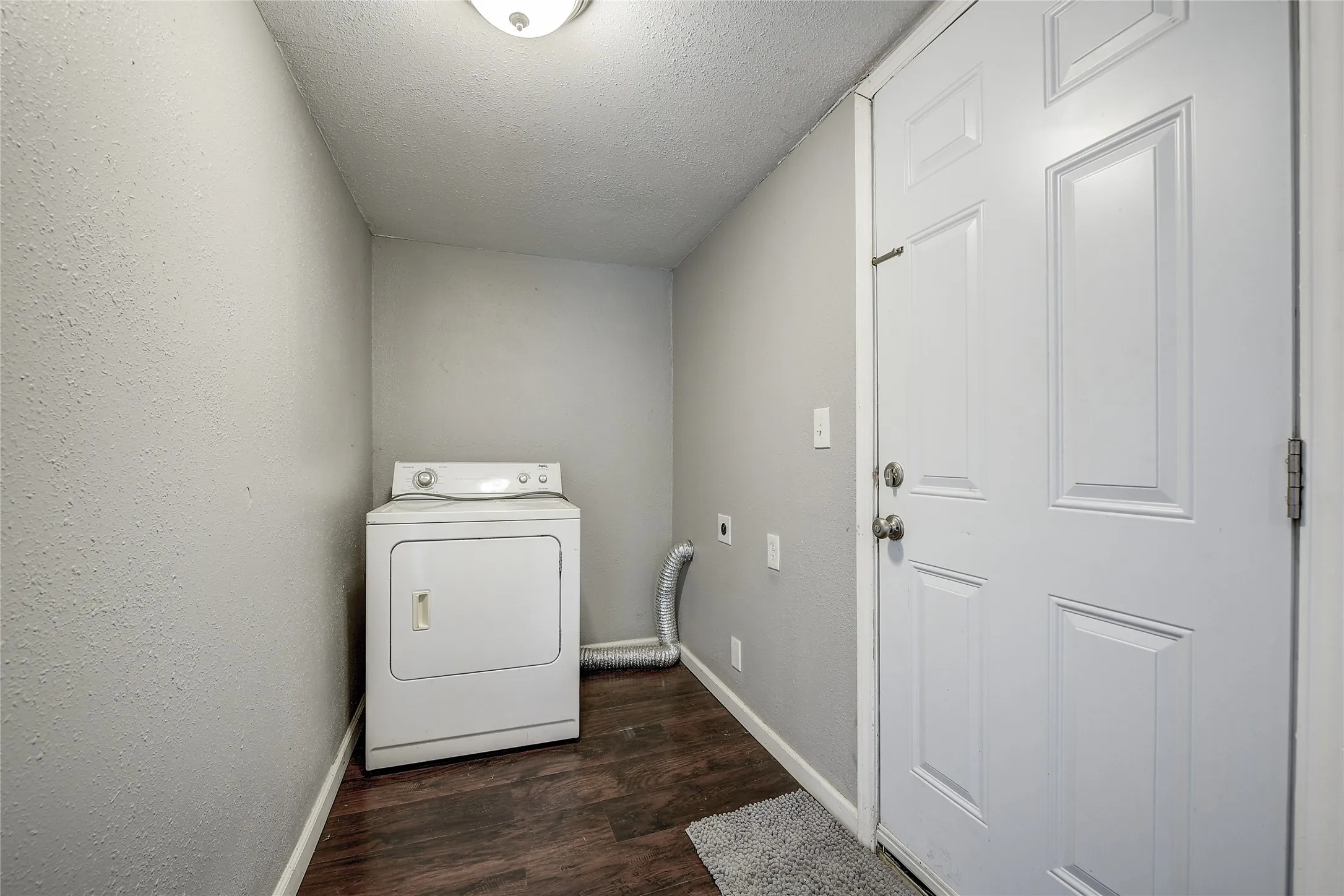 Single Family Residence For Rent in Tarrant County , 802 E Dallas Street, Mansfield, Texas 76063, 3 Bedroom, 1 Bathroom, Garage spaces, 1,322 Sqft, built in 1955, mls#21343075, Real Estate Agent in Mansfield, Homes For Rent in Tarrant county, Homes For Rent in Mansfield, Realtor in Mansfield Texas, Real Estate Brokerage Independent Realty Texas, Luminita Cordes Realtor