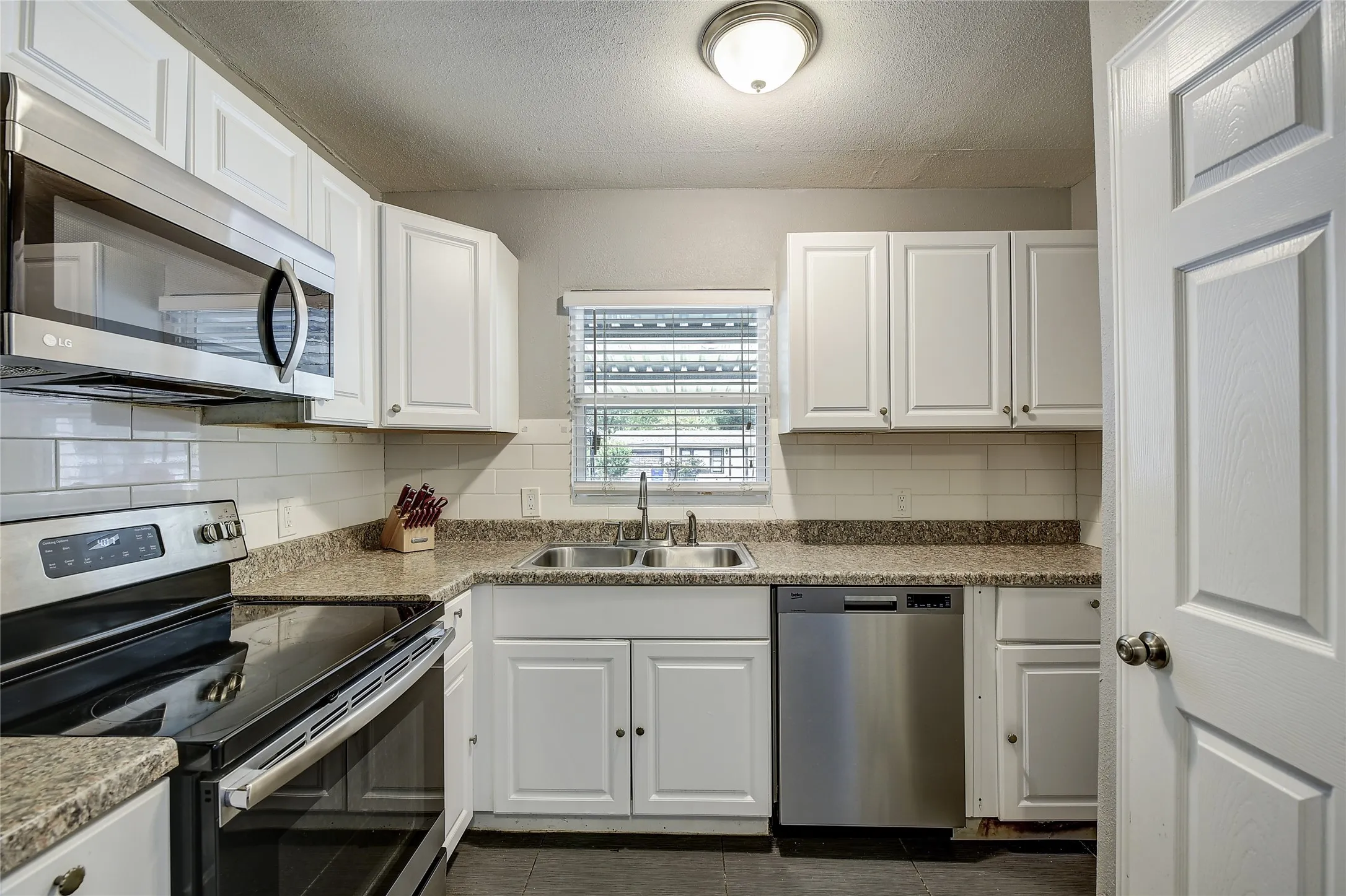 Single Family Residence For Rent in Tarrant County , 802 E Dallas Street, Mansfield, Texas 76063, 3 Bedroom, 1 Bathroom, Garage spaces, 1,322 Sqft, built in 1955, mls#21343075, Real Estate Agent in Mansfield, Homes For Rent in Tarrant county, Homes For Rent in Mansfield, Realtor in Mansfield Texas, Real Estate Brokerage Independent Realty Texas, Luminita Cordes Realtor