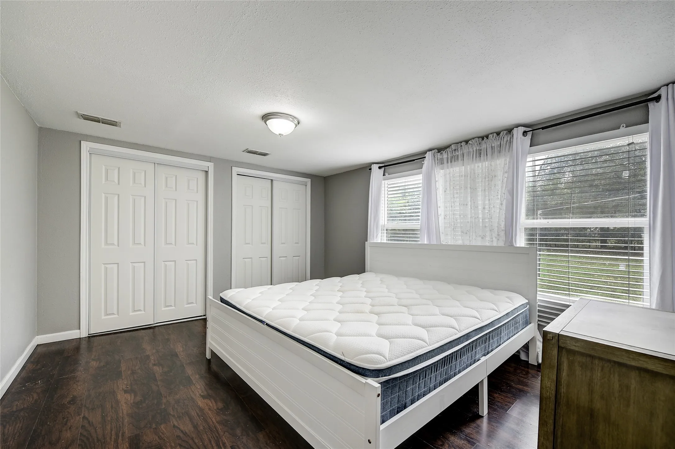 Single Family Residence For Rent in Tarrant County , 802 E Dallas Street, Mansfield, Texas 76063, 3 Bedroom, 1 Bathroom, Garage spaces, 1,322 Sqft, built in 1955, mls#21343075, Real Estate Agent in Mansfield, Homes For Rent in Tarrant county, Homes For Rent in Mansfield, Realtor in Mansfield Texas, Real Estate Brokerage Independent Realty Texas, Luminita Cordes Realtor