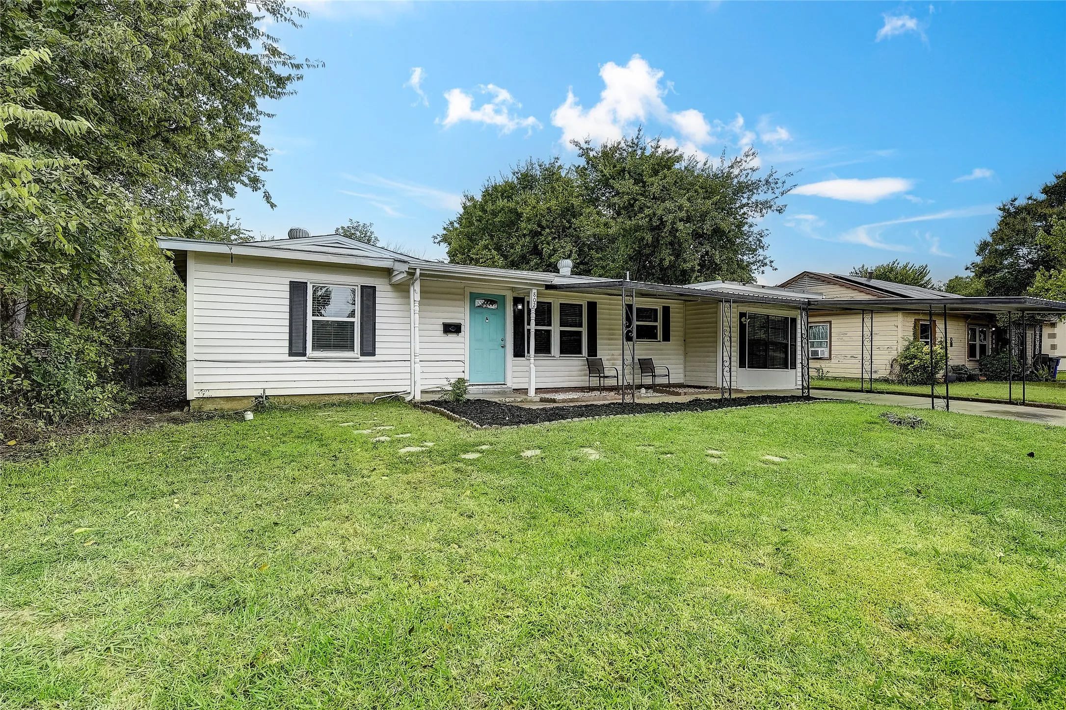 Single Family Residence For Rent in Tarrant County , 802 E Dallas Street, Mansfield, Texas 76063, 3 Bedroom, 1 Bathroom, Garage spaces, 1,322 Sqft, built in 1955, mls#21343075, Real Estate Agent in Mansfield, Homes For Rent in Tarrant county, Homes For Rent in Mansfield, Realtor in Mansfield Texas, Real Estate Brokerage Independent Realty Texas, Luminita Cordes Realtor