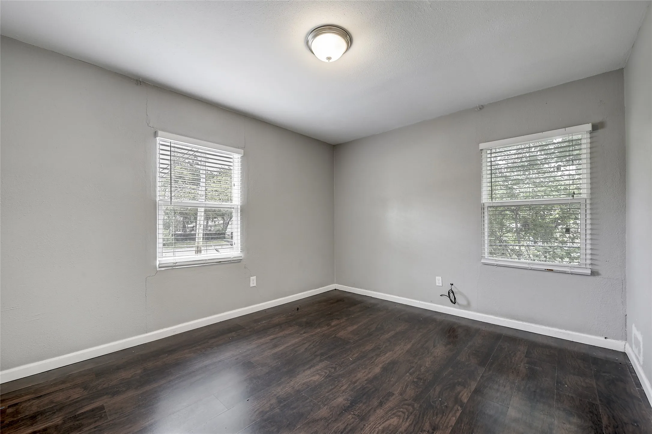 Single Family Residence For Rent in Tarrant County , 802 E Dallas Street, Mansfield, Texas 76063, 3 Bedroom, 1 Bathroom, Garage spaces, 1,322 Sqft, built in 1955, mls#21343075, Real Estate Agent in Mansfield, Homes For Rent in Tarrant county, Homes For Rent in Mansfield, Realtor in Mansfield Texas, Real Estate Brokerage Independent Realty Texas, Luminita Cordes Realtor