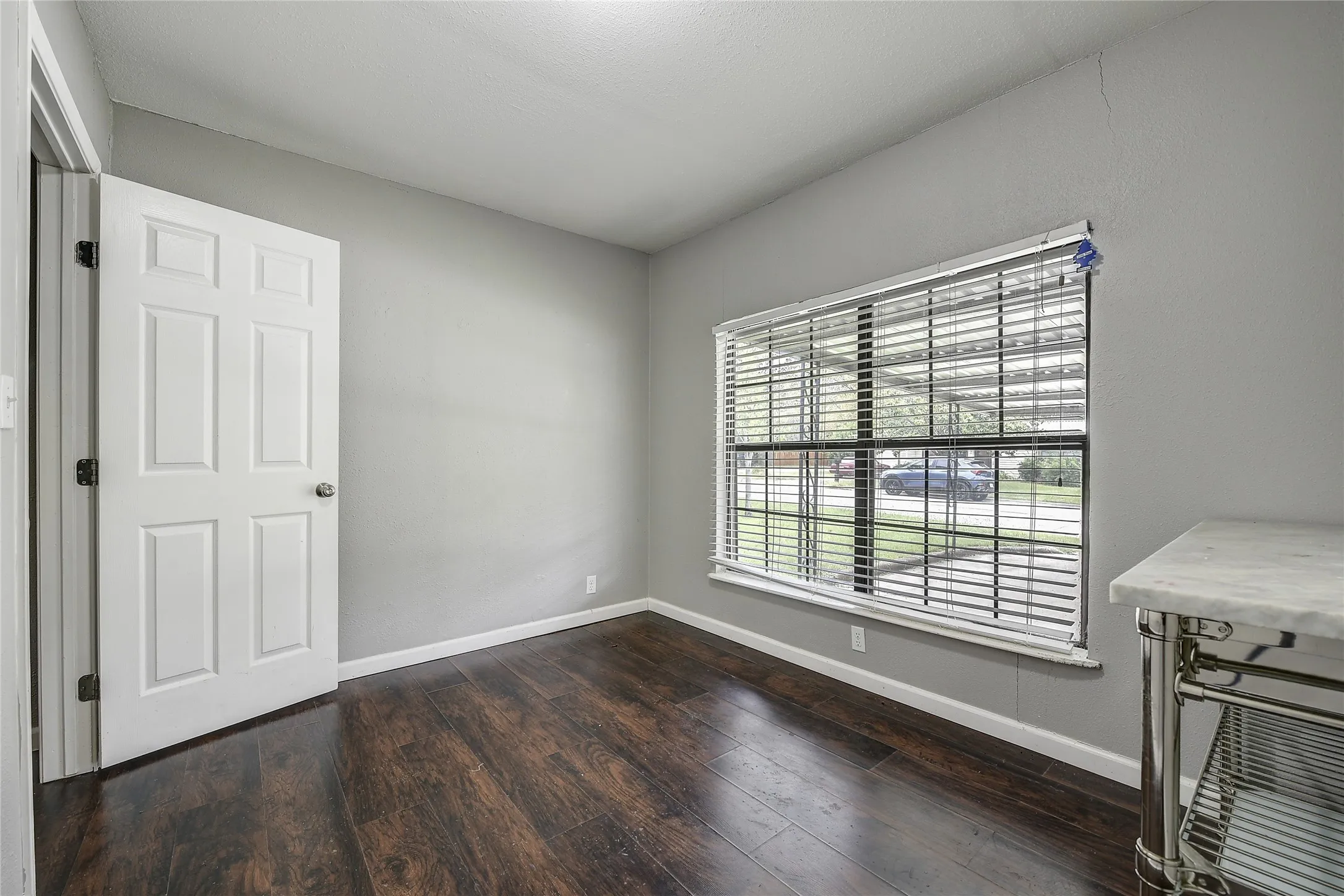 Single Family Residence For Rent in Tarrant County , 802 E Dallas Street, Mansfield, Texas 76063, 3 Bedroom, 1 Bathroom, Garage spaces, 1,322 Sqft, built in 1955, mls#21343075, Real Estate Agent in Mansfield, Homes For Rent in Tarrant county, Homes For Rent in Mansfield, Realtor in Mansfield Texas, Real Estate Brokerage Independent Realty Texas, Luminita Cordes Realtor