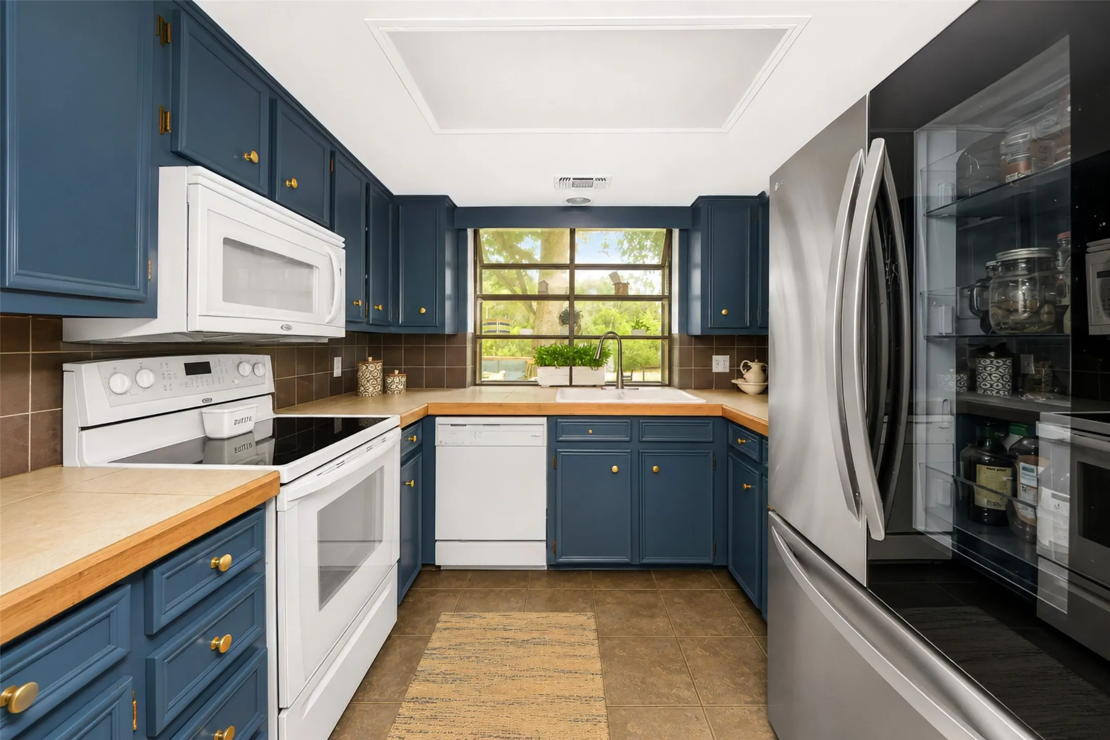 Single Family Residence For Sale in Hill County , 256 Country Club Road, Whitney, Texas 76692, 3 Bedroom, 2 Bathroom, 2 Garage spaces, 2,343 Sqft, built in 1975, mls#21337671, Real Estate Agent in Whitney, Homes For Sale in Hill county, Homes For Sale in Whitney, Realtor in Whitney Texas, Real Estate Brokerage Independent Realty Texas, Luminita Cordes Realtor